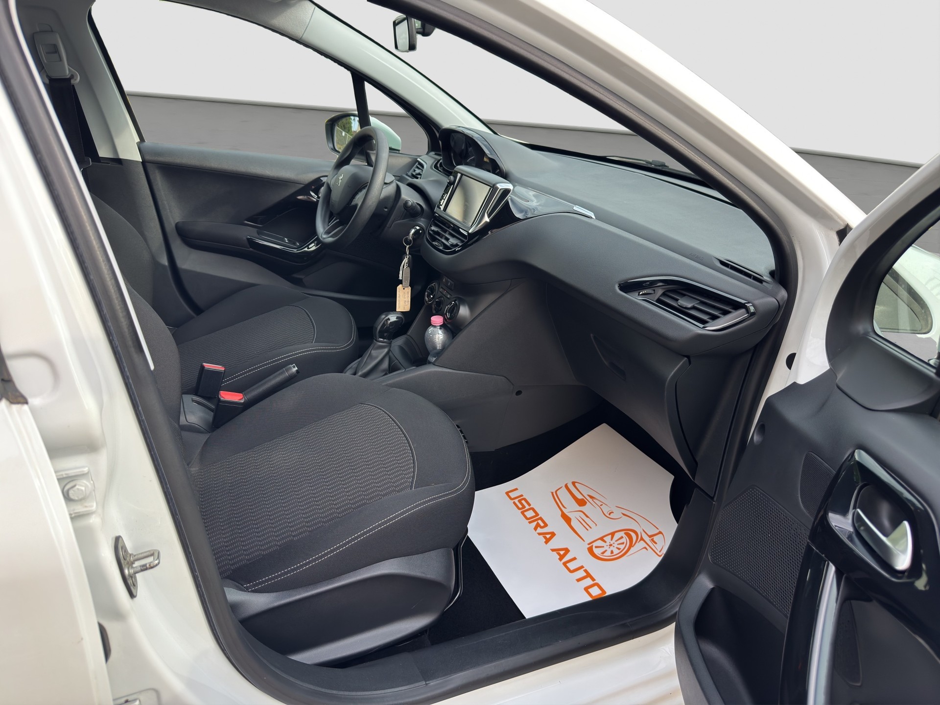 PEUGEOT 208 1.2 PureTech Style-image-11