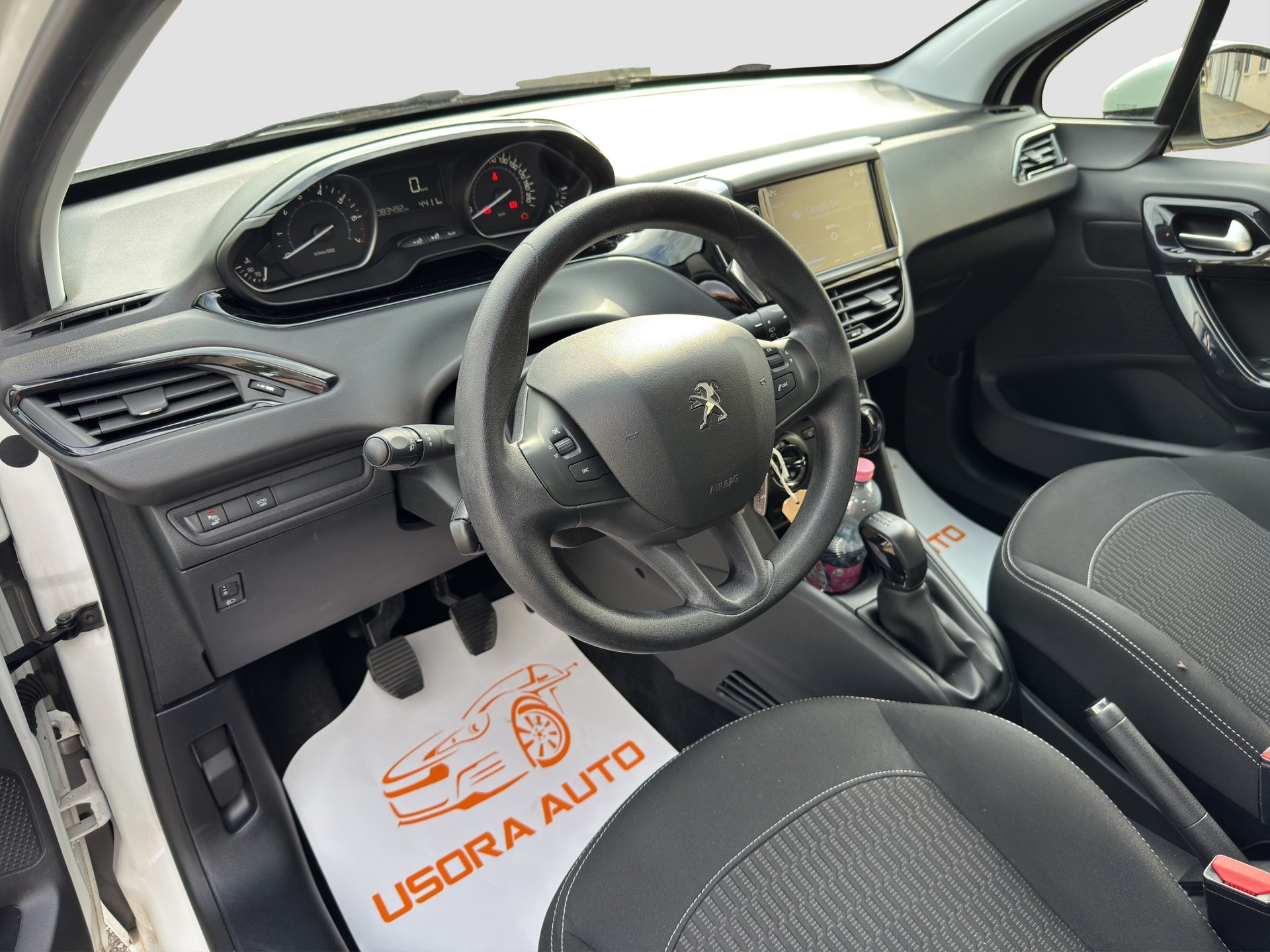 PEUGEOT 208 1.2 PureTech Style-image-12