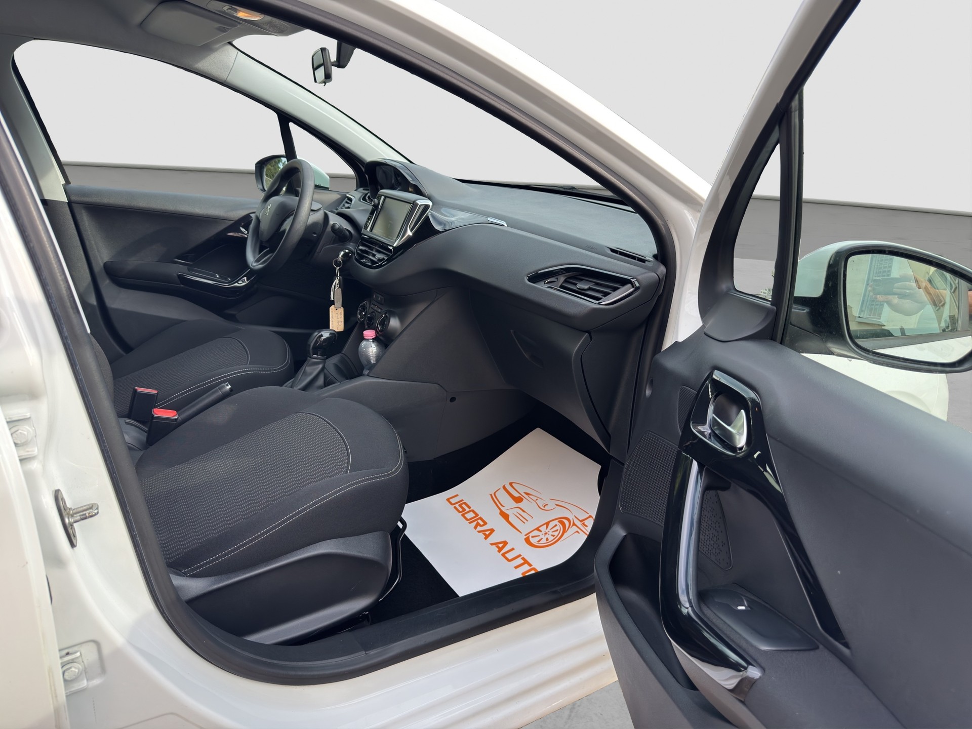 PEUGEOT 208 1.2 PureTech Style-image-15