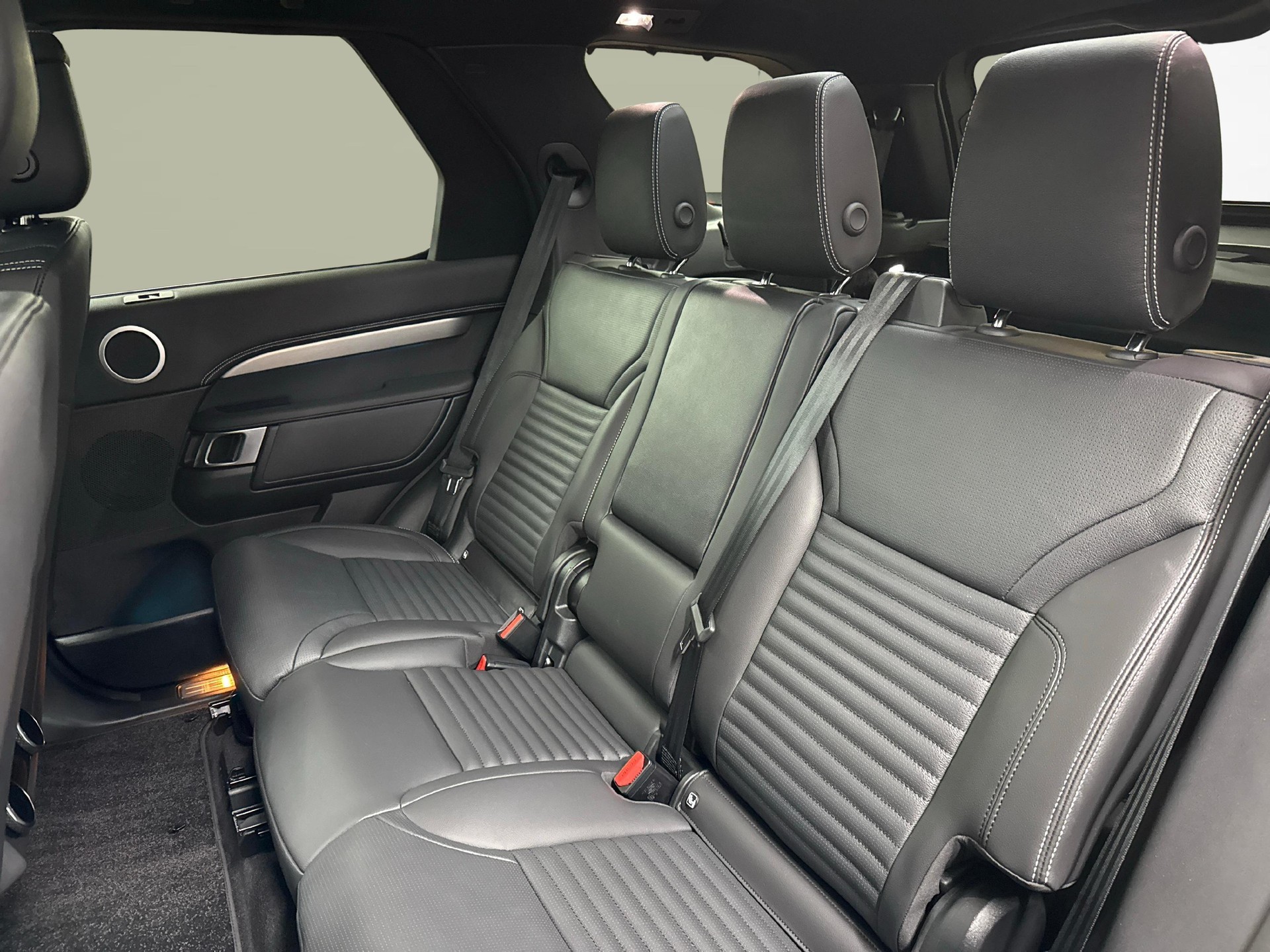 LAND ROVER Discovery 3.0 D I6 250 Dynamic SE-image-10
