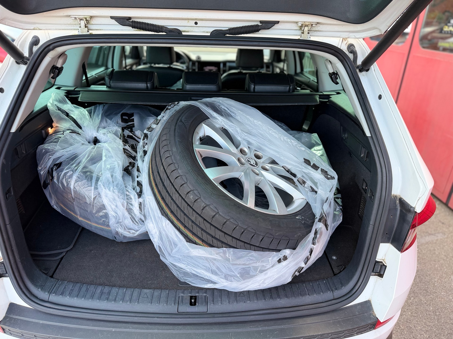 SKODA Kodiaq 2.0 TSI 4x4 Sport Line-image-7