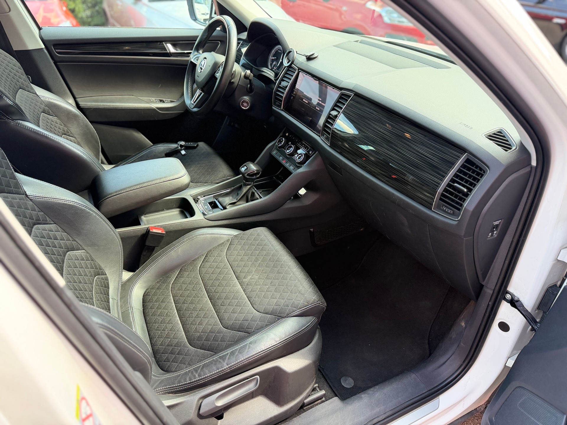 SKODA Kodiaq 2.0 TSI 4x4 Sport Line-image-8