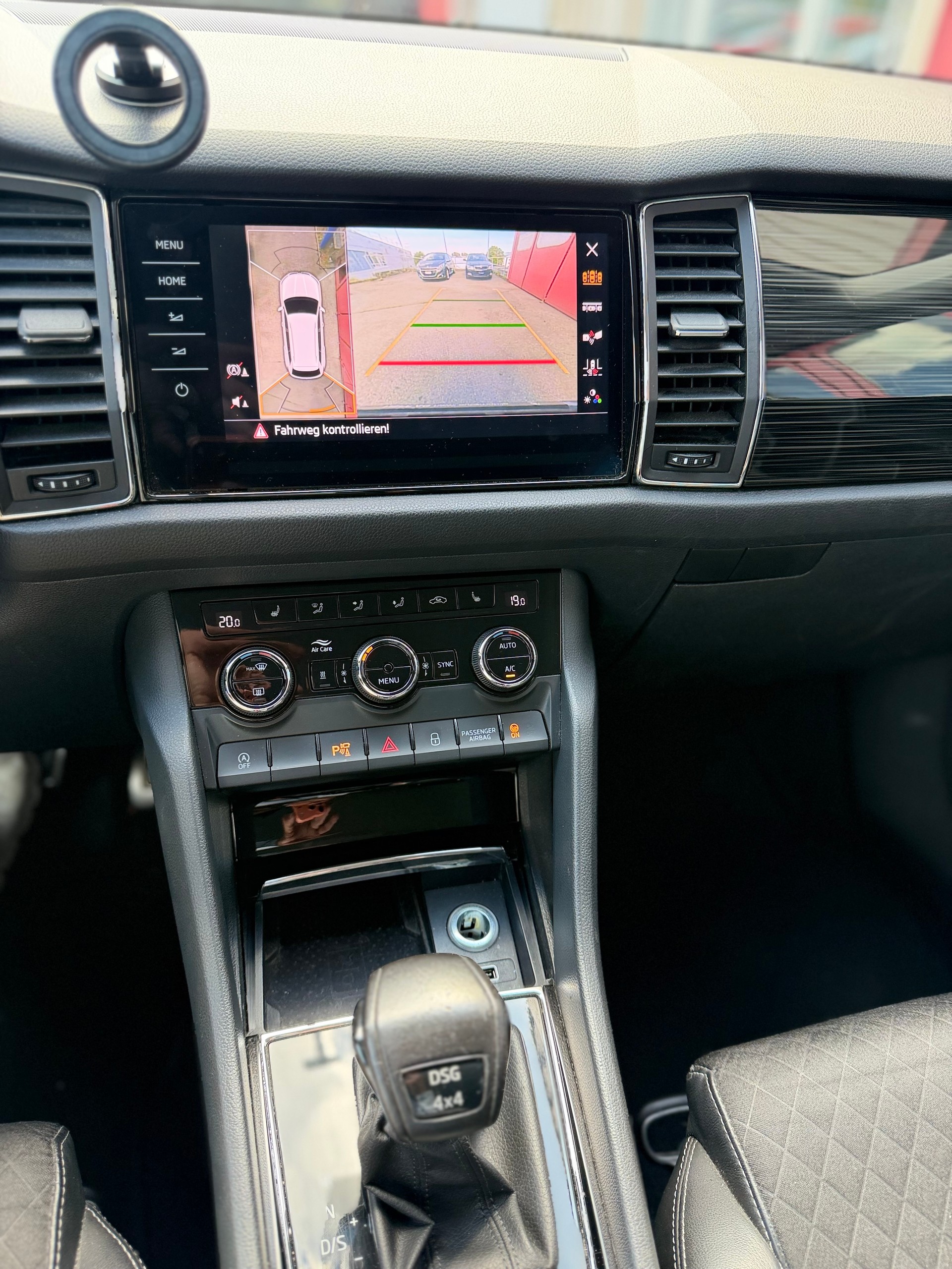 SKODA Kodiaq 2.0 TSI 4x4 Sport Line-image-10