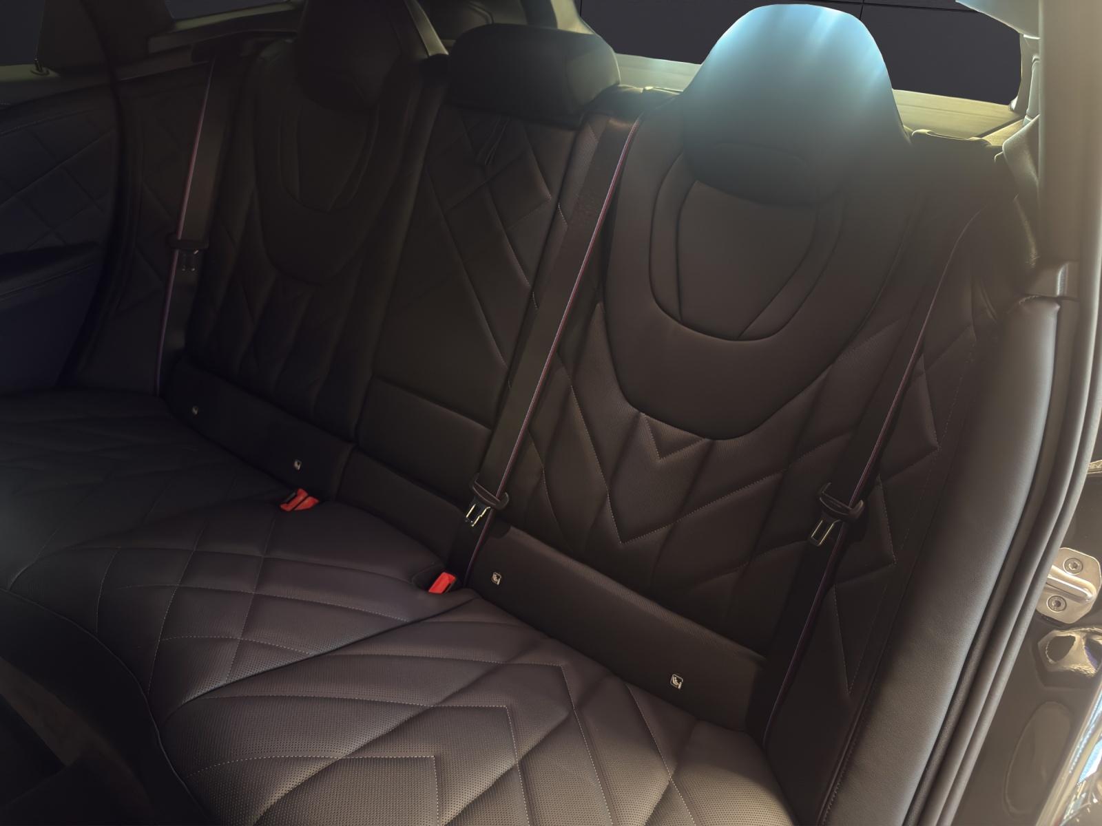 BMW XM 50e Plug-in Hybrid-image-12