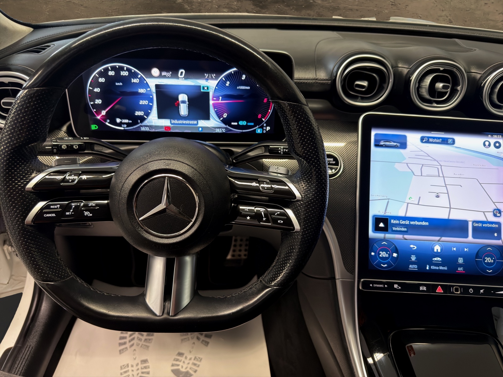 MERCEDES-BENZ C 220 d T 4Matic AMG Line-image-11