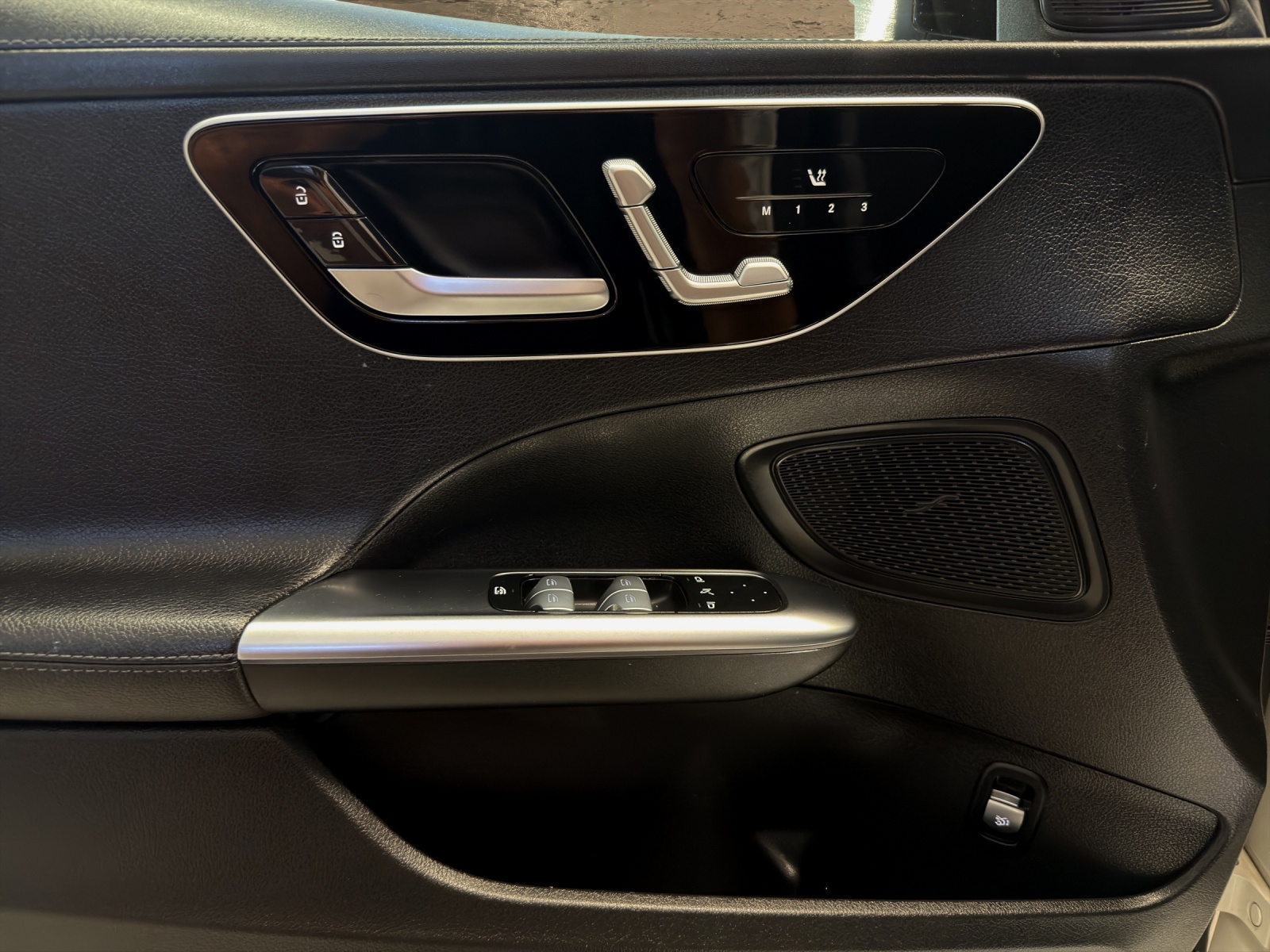 MERCEDES-BENZ C 220 d T 4Matic AMG Line-image-11