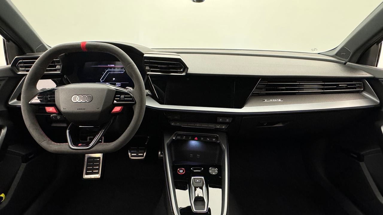 AUDI RS3 Limousine 2.5 TSI quattro S-tronic-image-5