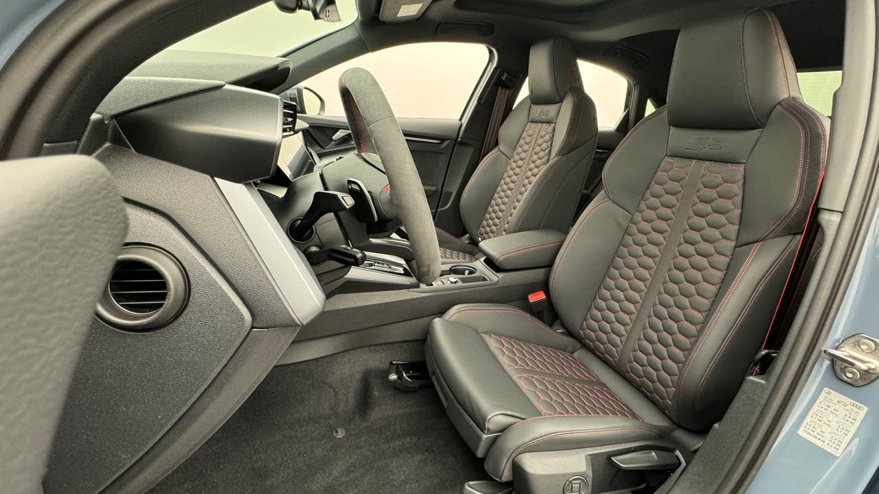 AUDI RS3 Limousine 2.5 TSI quattro S-tronic-image-4