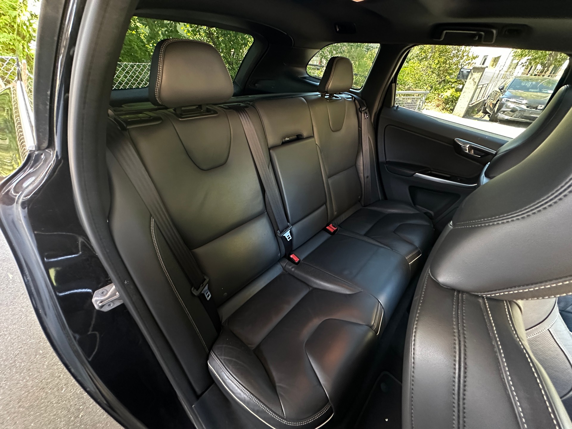 VOLVO XC60 D5 AWD Summum R-Design Geartronic-image-13