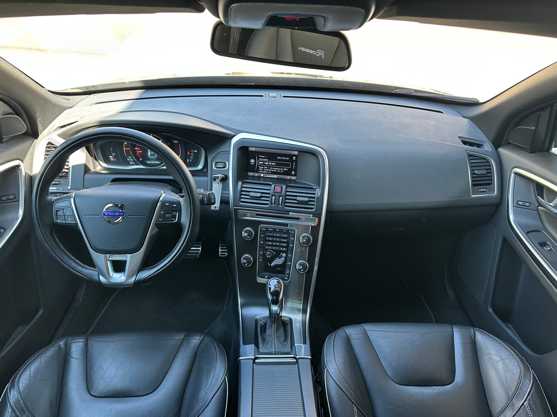 VOLVO XC60 D5 AWD Summum R-Design Geartronic-image-7