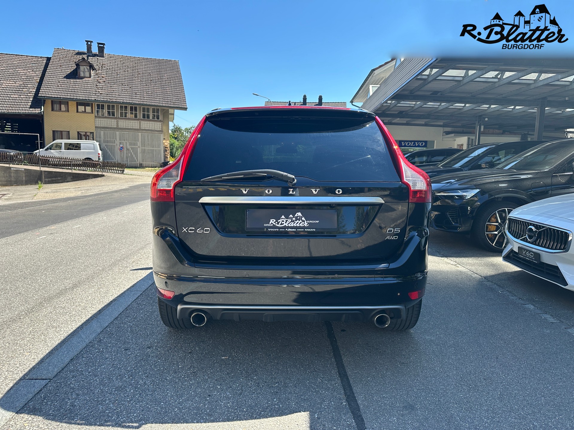 VOLVO XC60 D5 AWD Summum R-Design Geartronic-image-4