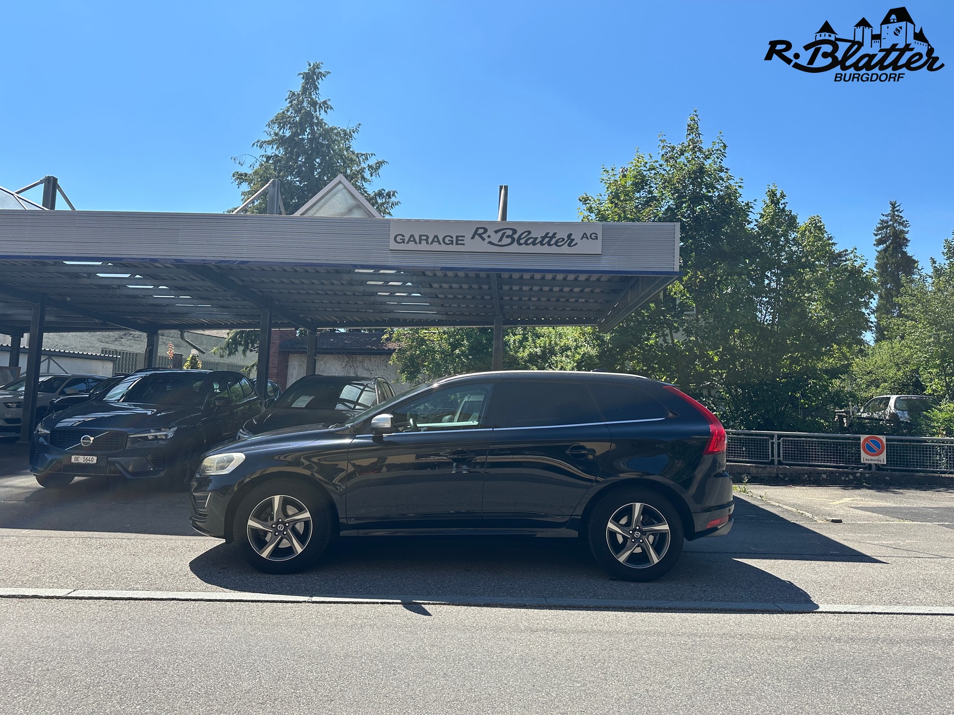 VOLVO XC60 D5 AWD Summum R-Design Geartronic-image-2
