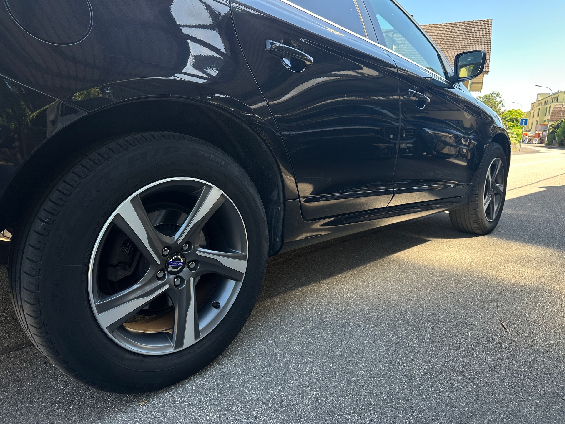 VOLVO XC60 D5 AWD Summum R-Design Geartronic-image-20
