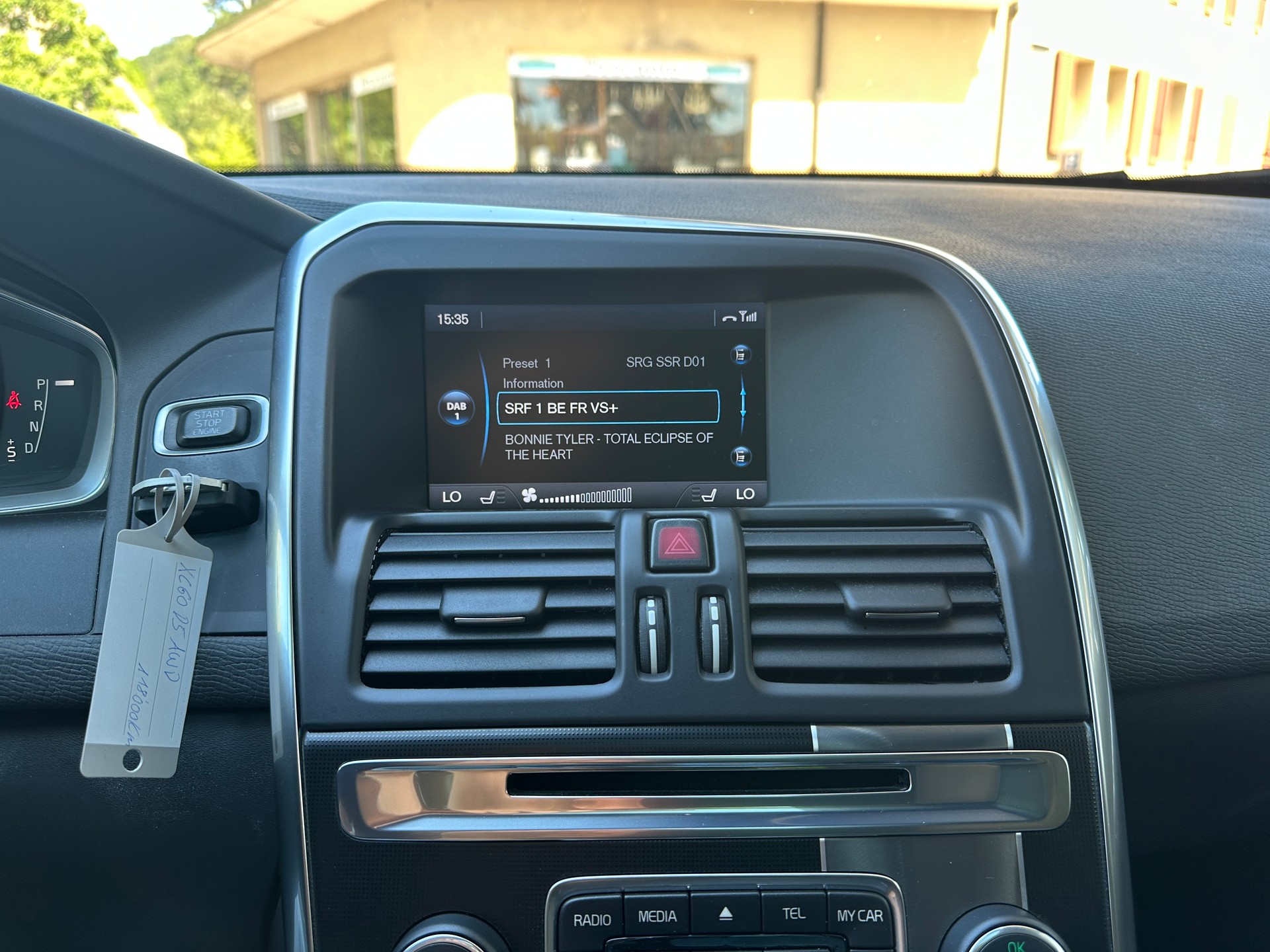 VOLVO XC60 D5 AWD Summum R-Design Geartronic-image-9
