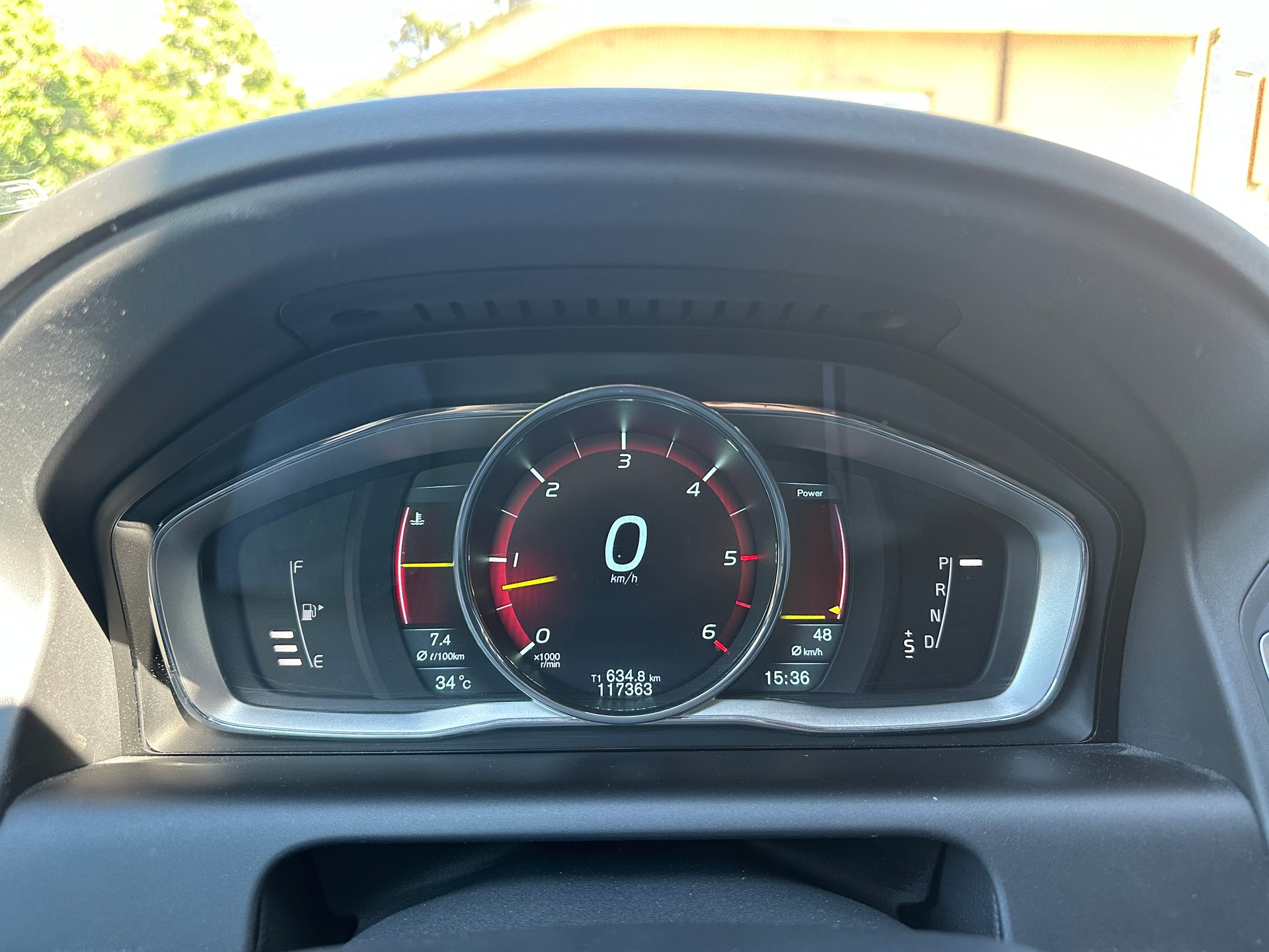 VOLVO XC60 D5 AWD Summum R-Design Geartronic-image-6