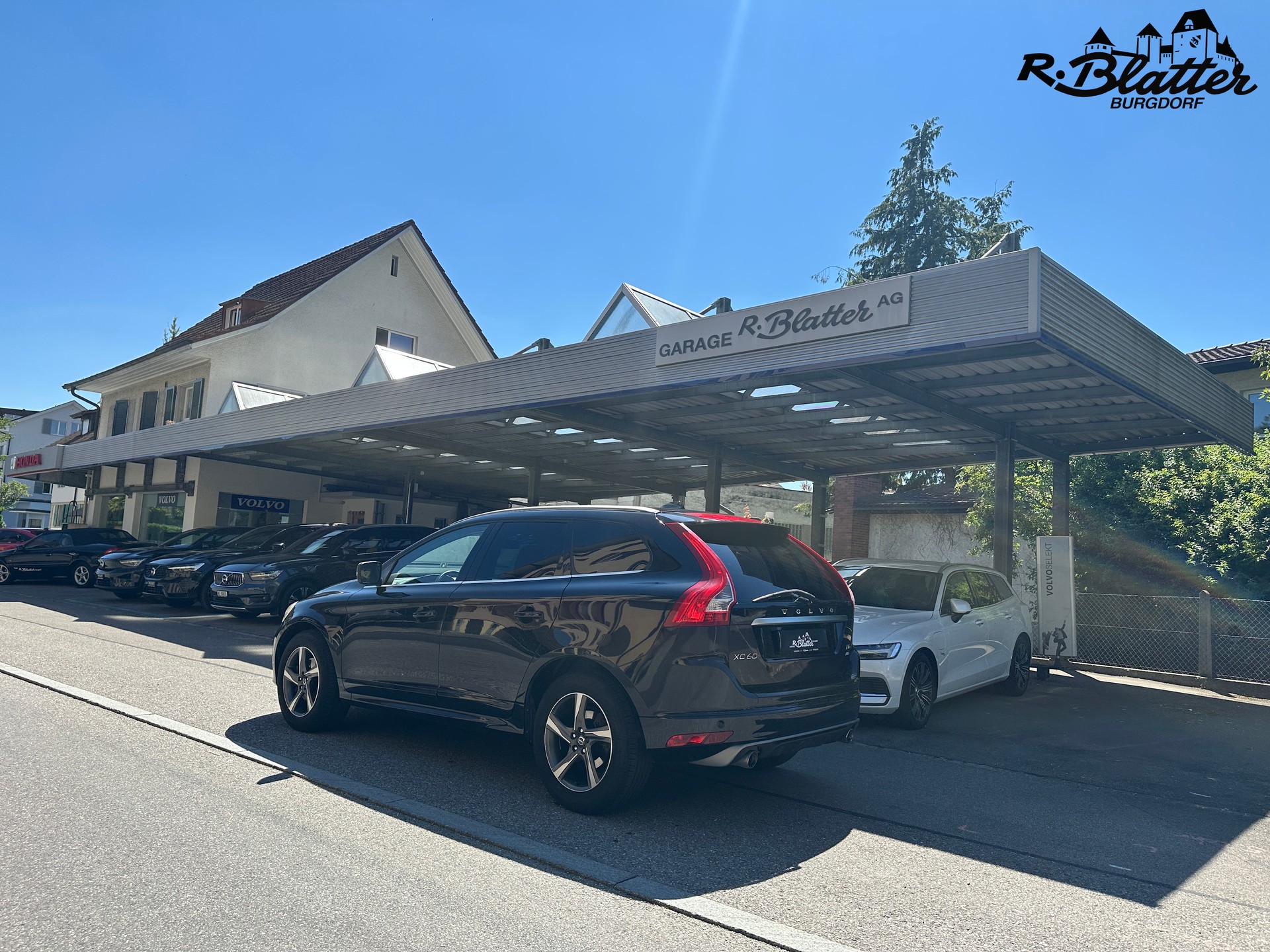 VOLVO XC60 D5 AWD Summum R-Design Geartronic-image-3