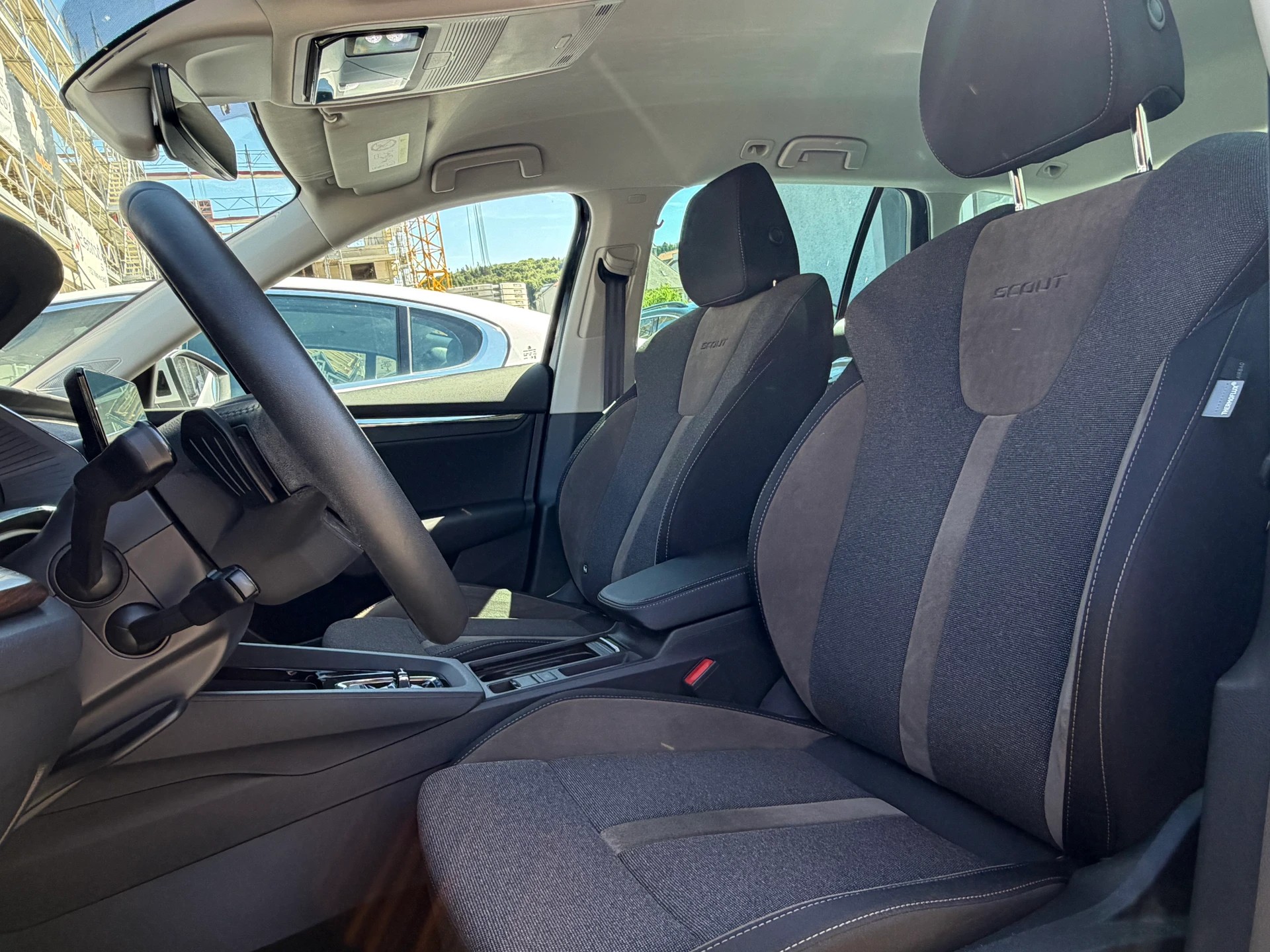 SKODA Octavia Combi 2.0 TDI DSG Scout 4x4-image-11