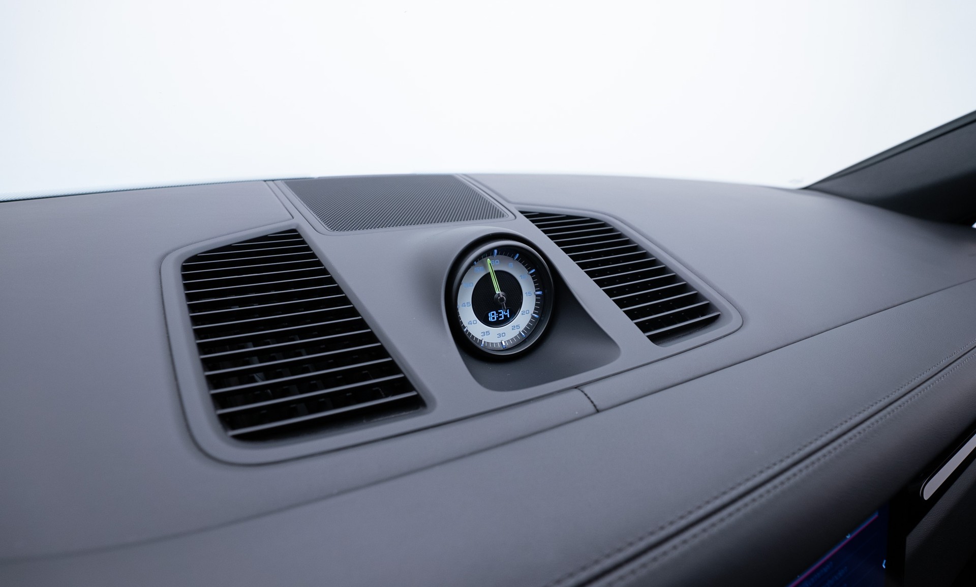 PORSCHE Cayenne Coupé E-Hybrid-image-8