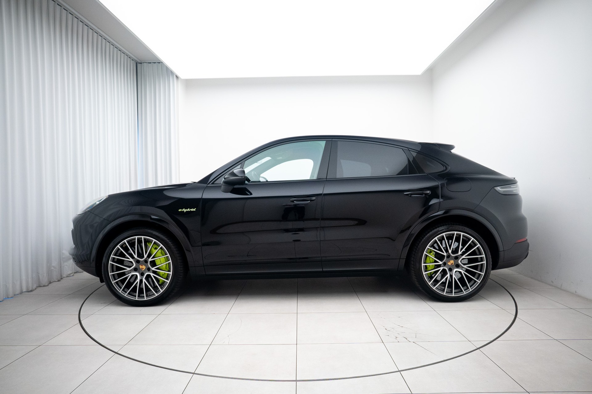 PORSCHE Cayenne Coupé E-Hybrid-image-1