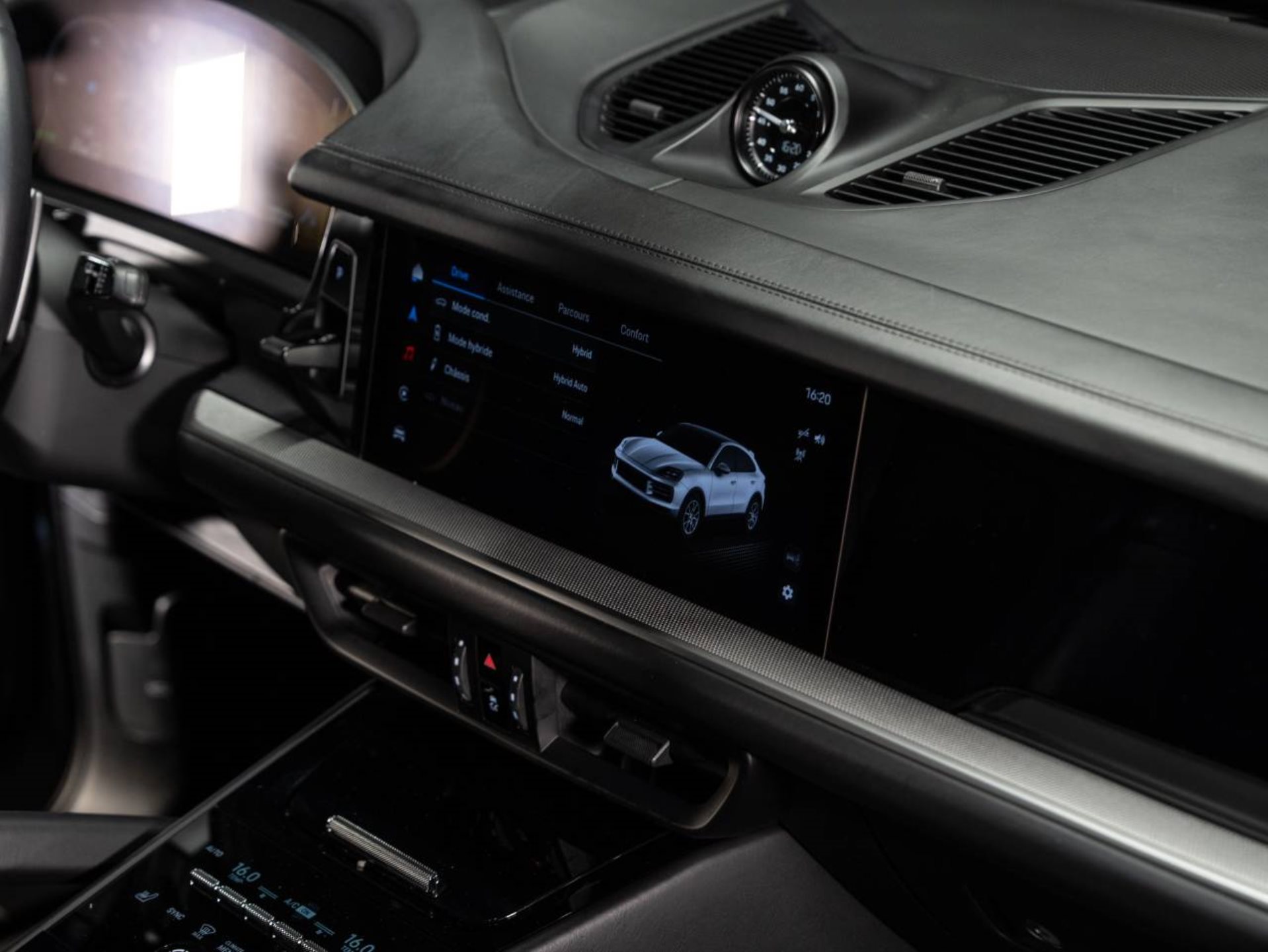 PORSCHE Cayenne S E-Hybrid Coupé-image-12