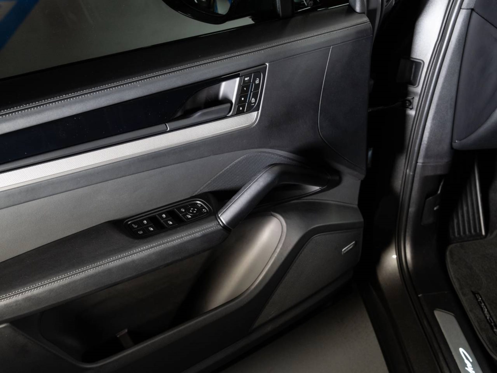 PORSCHE Cayenne S E-Hybrid Coupé-image-11