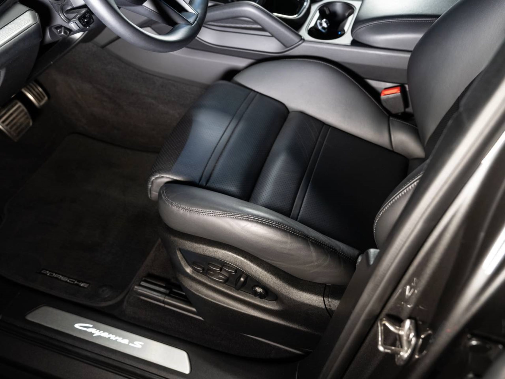 PORSCHE Cayenne S E-Hybrid Coupé-image-19