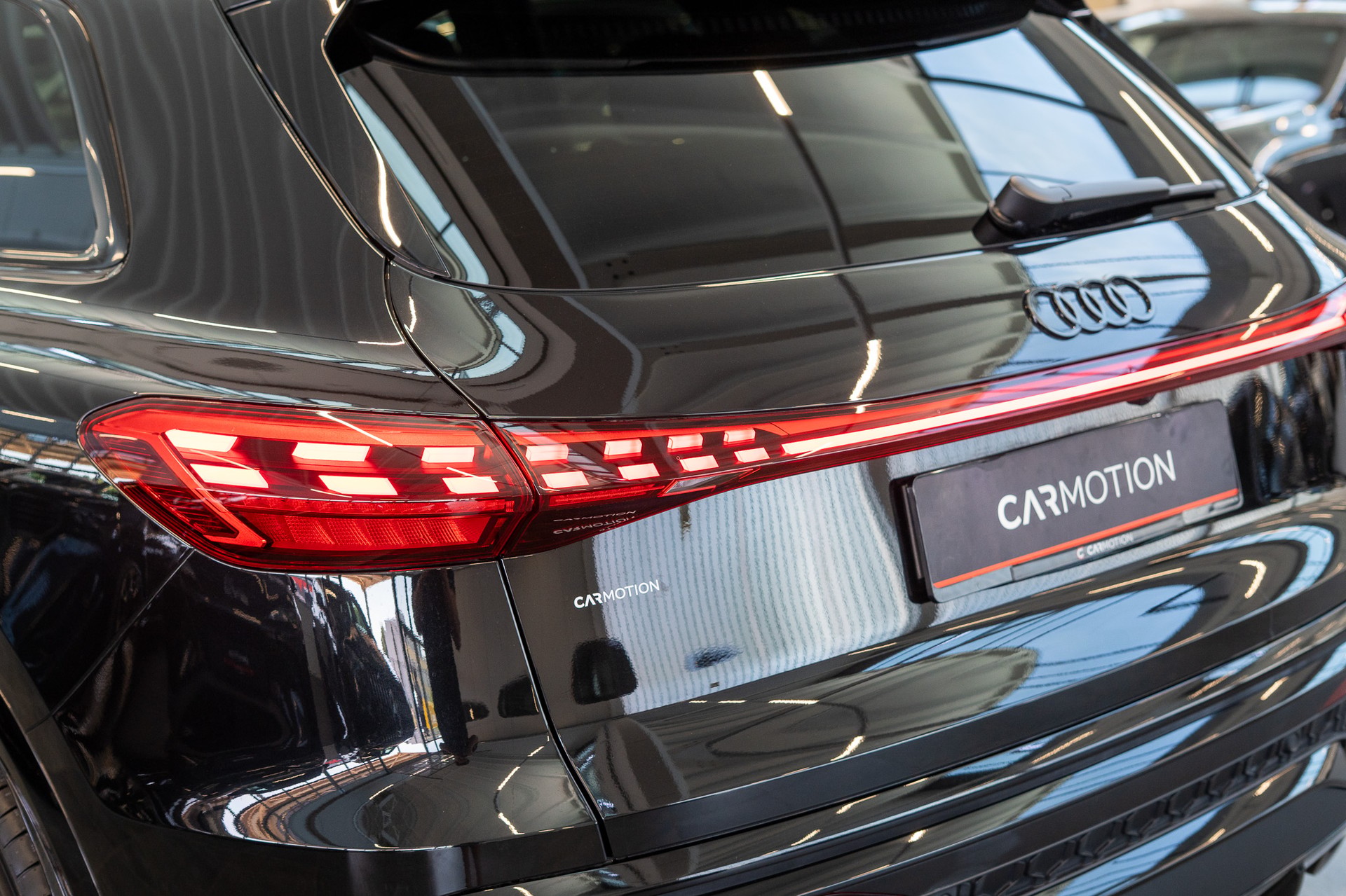 AUDI Q5 2.0 40 TFSI quattro S-Tronic S-Line / Rückfahrkamera / Navi / Sportsitze-image-22