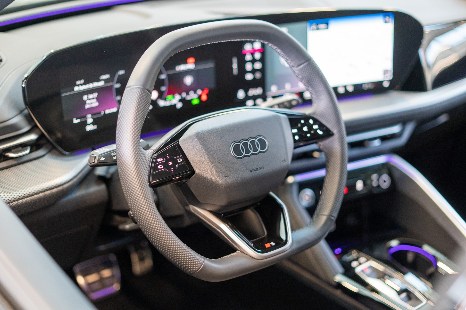 AUDI Q5 2.0 40 TFSI quattro S-Tronic S-Line / Rückfahrkamera / Navi / Sportsitze-image-7