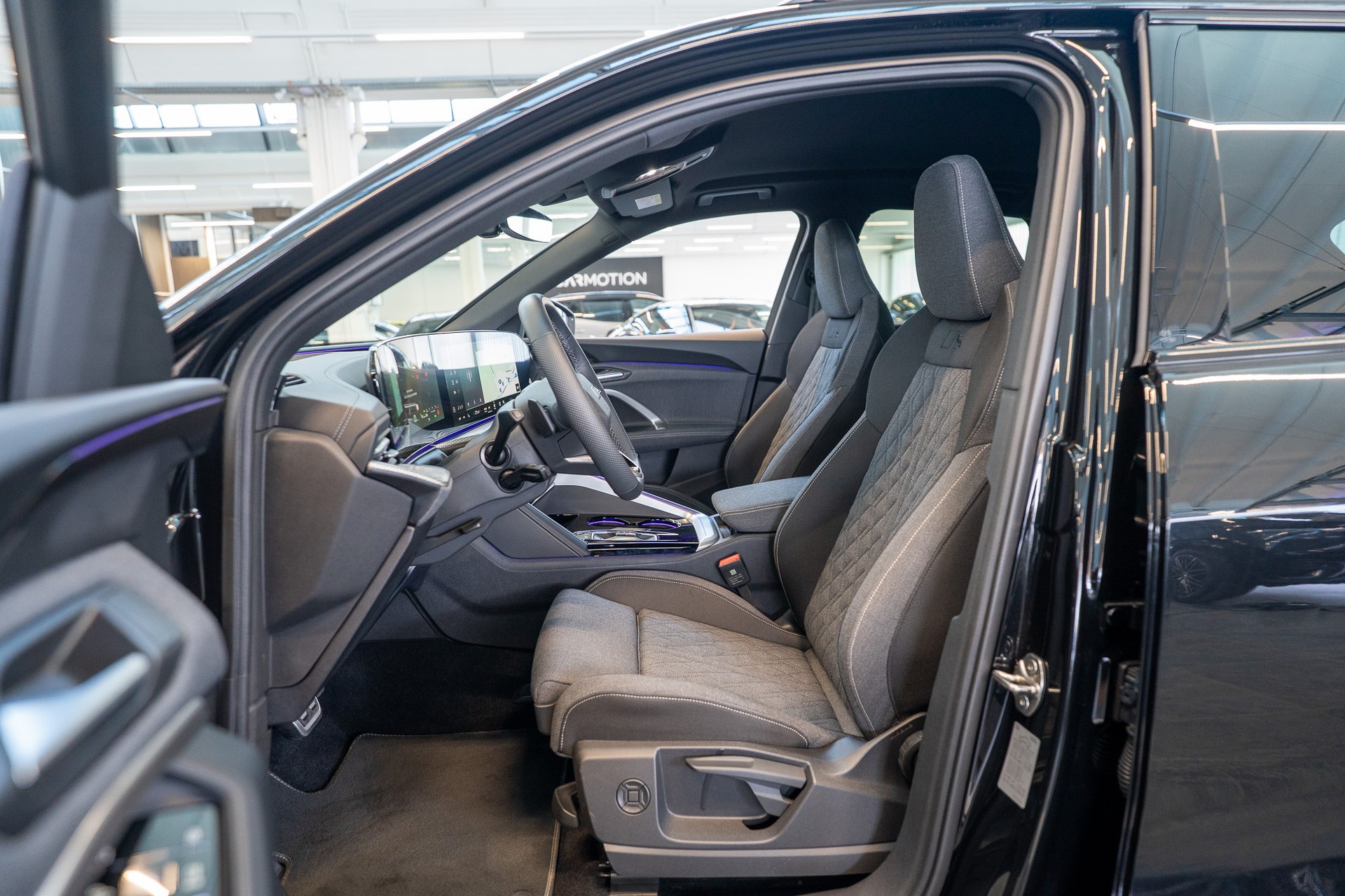 AUDI Q5 2.0 40 TFSI quattro S-Tronic S-Line / Rückfahrkamera / Navi / Sportsitze-image-9