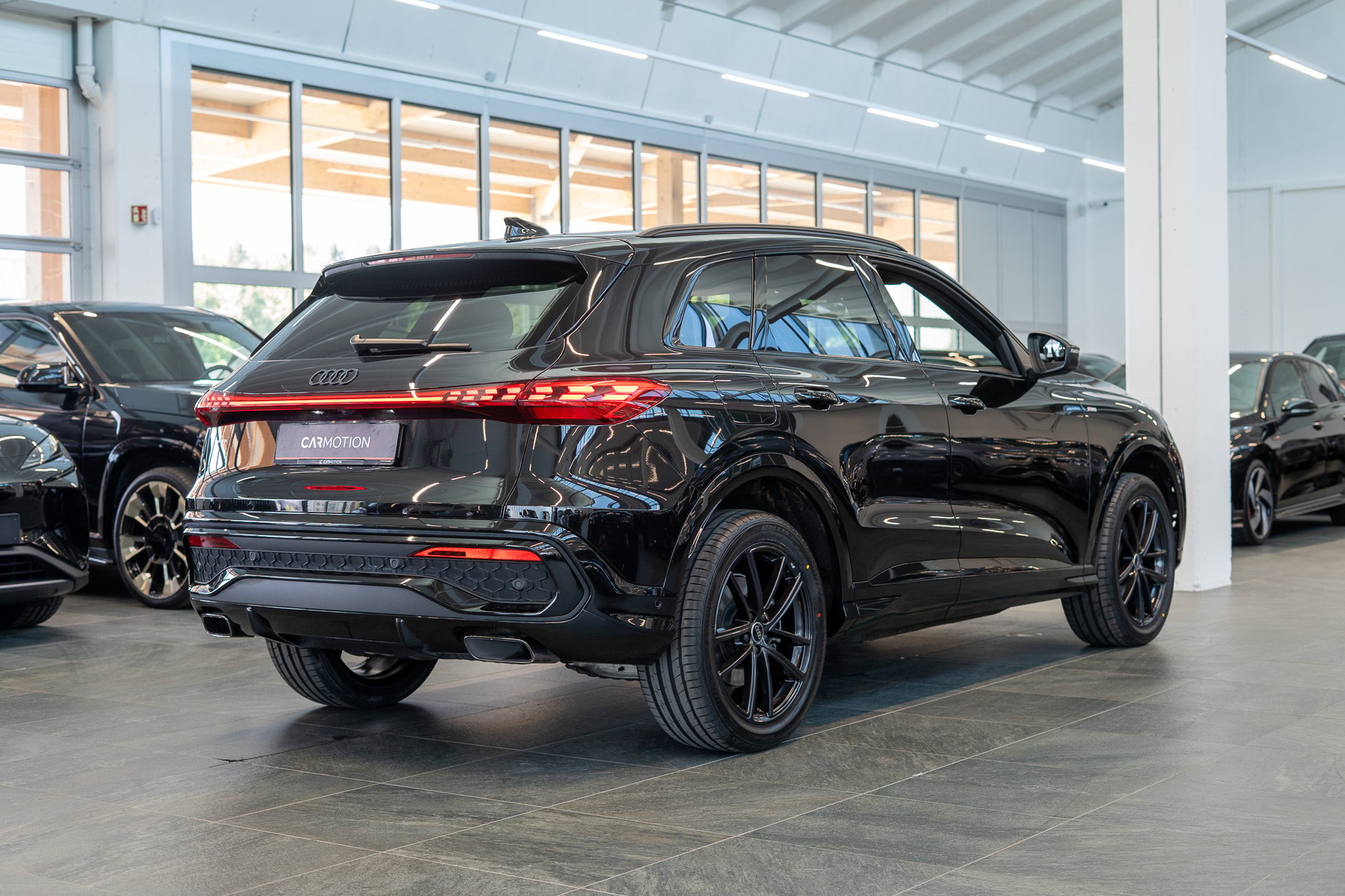 AUDI Q5 2.0 40 TFSI quattro S-Tronic S-Line / Rückfahrkamera / Navi / Sportsitze-image-6