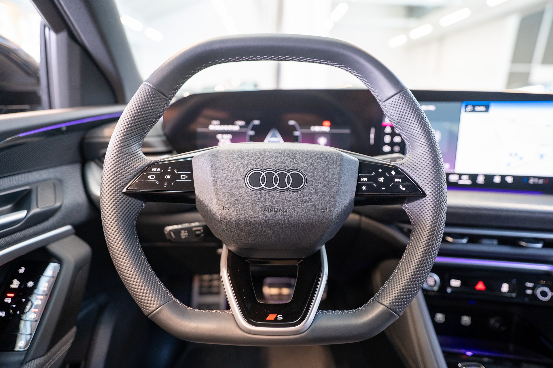 AUDI Q5 2.0 40 TFSI quattro S-Tronic S-Line / Rückfahrkamera / Navi / Sportsitze-image-16