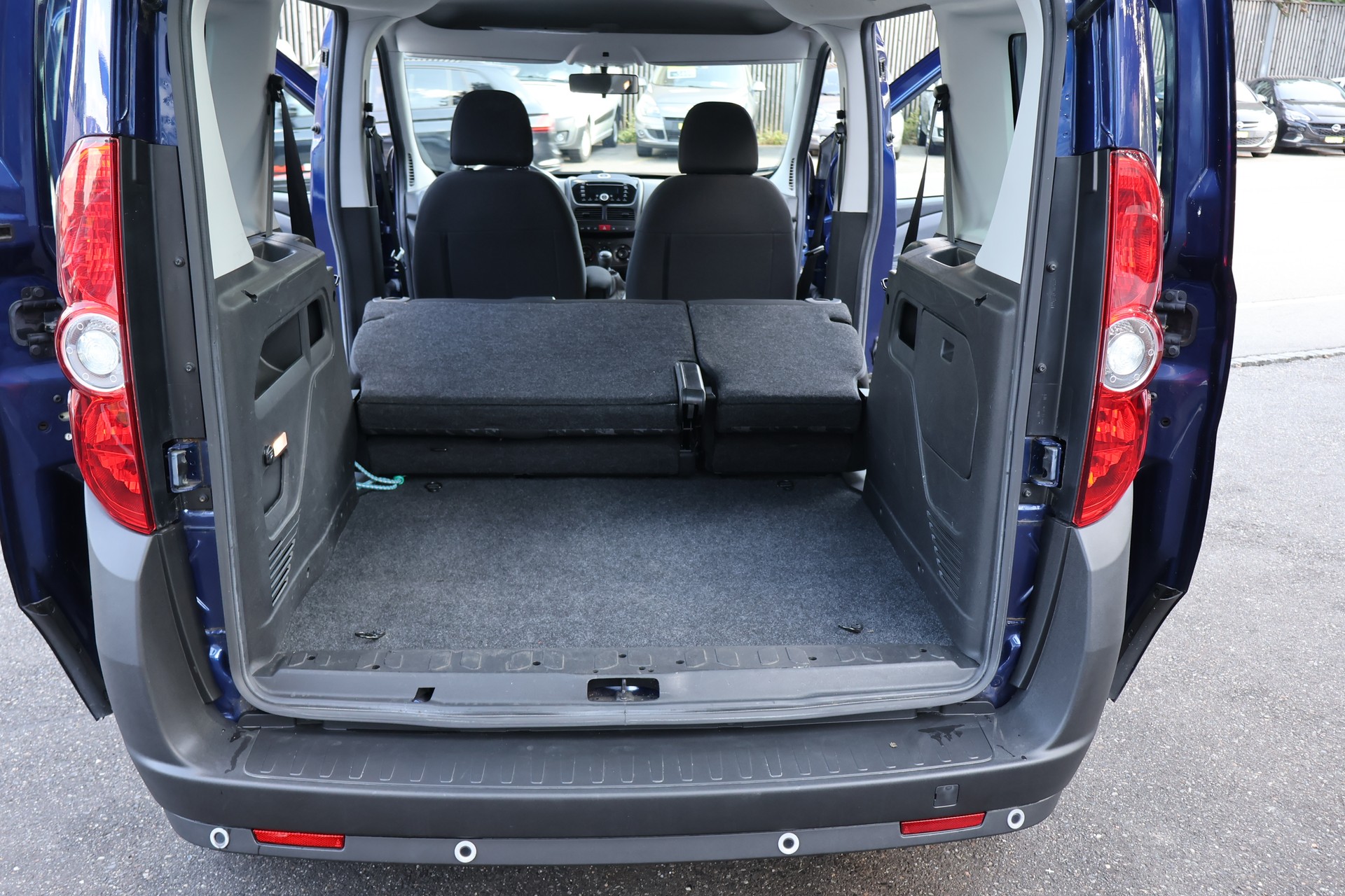 OPEL Combo 1.4 Turbo Cosmo L1H1-image-14