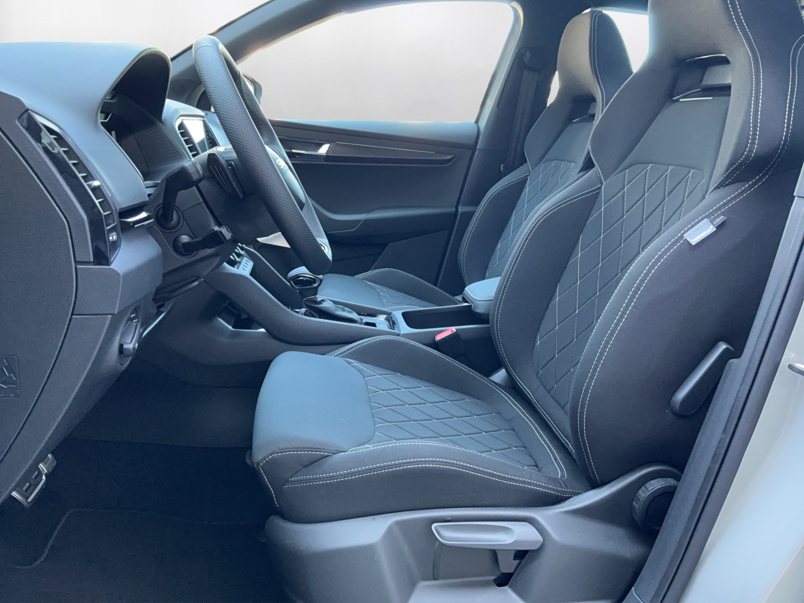 SKODA Karoq 1.5 TSI SportLine DSG-image-9