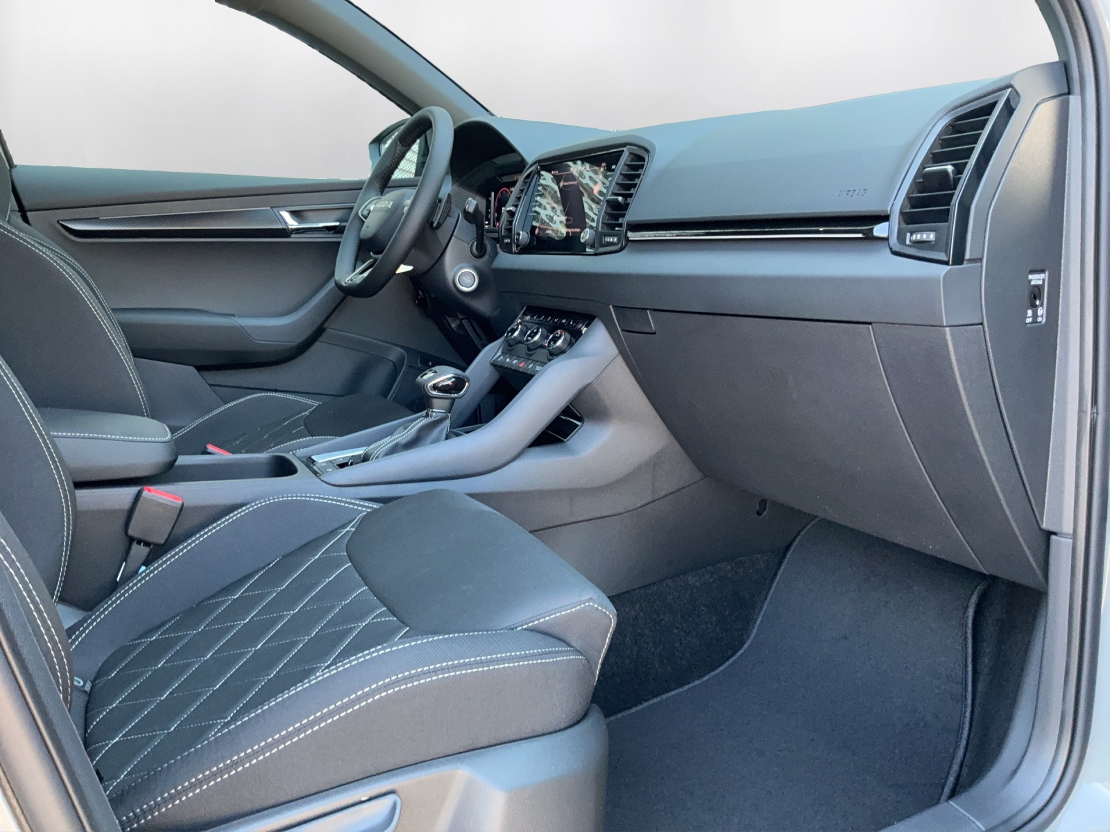 SKODA Karoq 1.5 TSI SportLine DSG-image-13