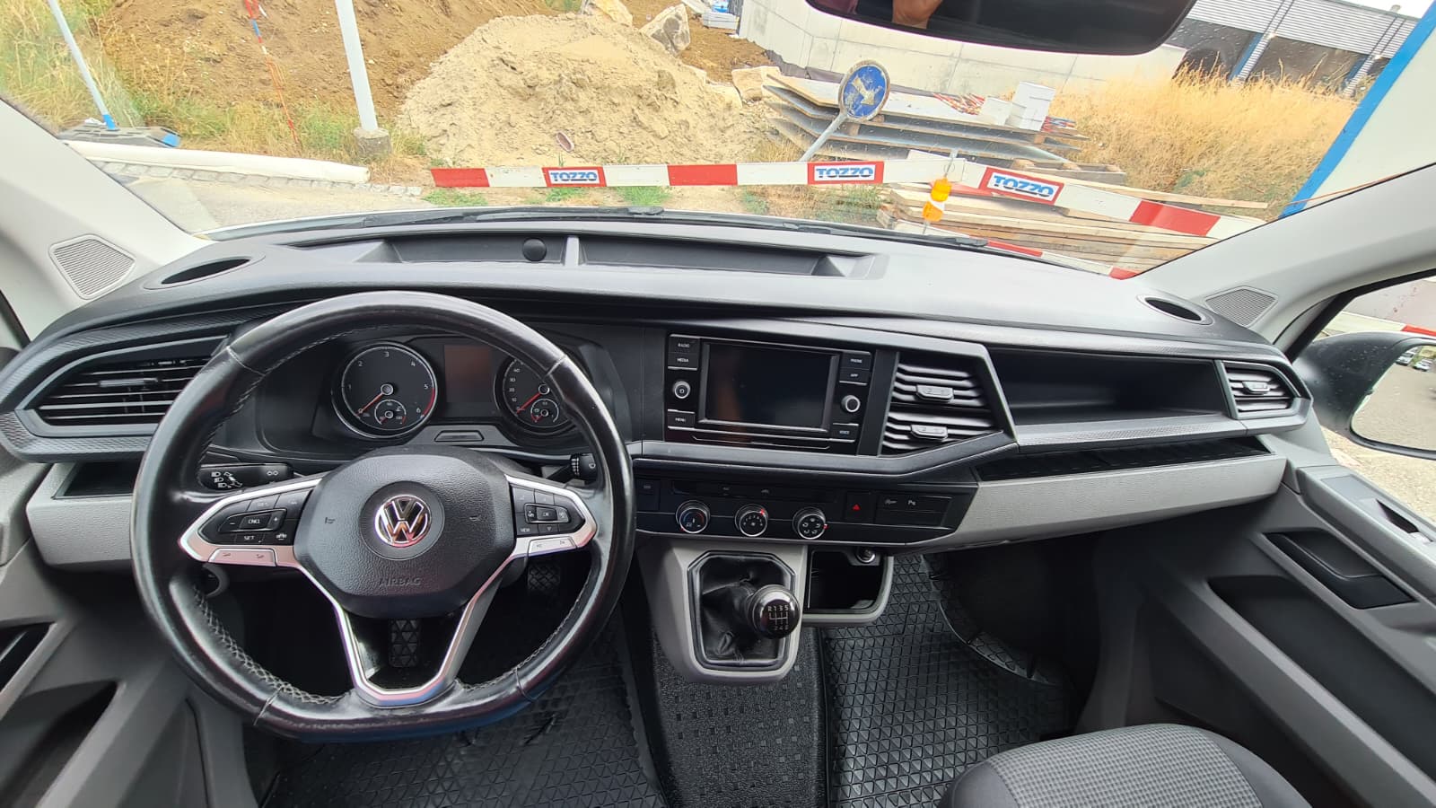 VW T6.1 2.0 TDI ** Lange Version ** RF-Kamera ** Klimaanlage ** Tempomat ** PDC Hinten ** LTZ MFK 18.08.2025 **-image-17
