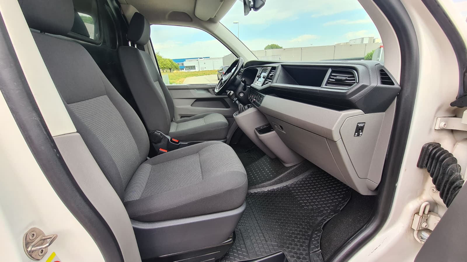 VW T6.1 2.0 TDI ** Lange Version ** RF-Kamera ** Klimaanlage ** Tempomat ** PDC Hinten ** LTZ MFK 18.08.2025 **-image-19