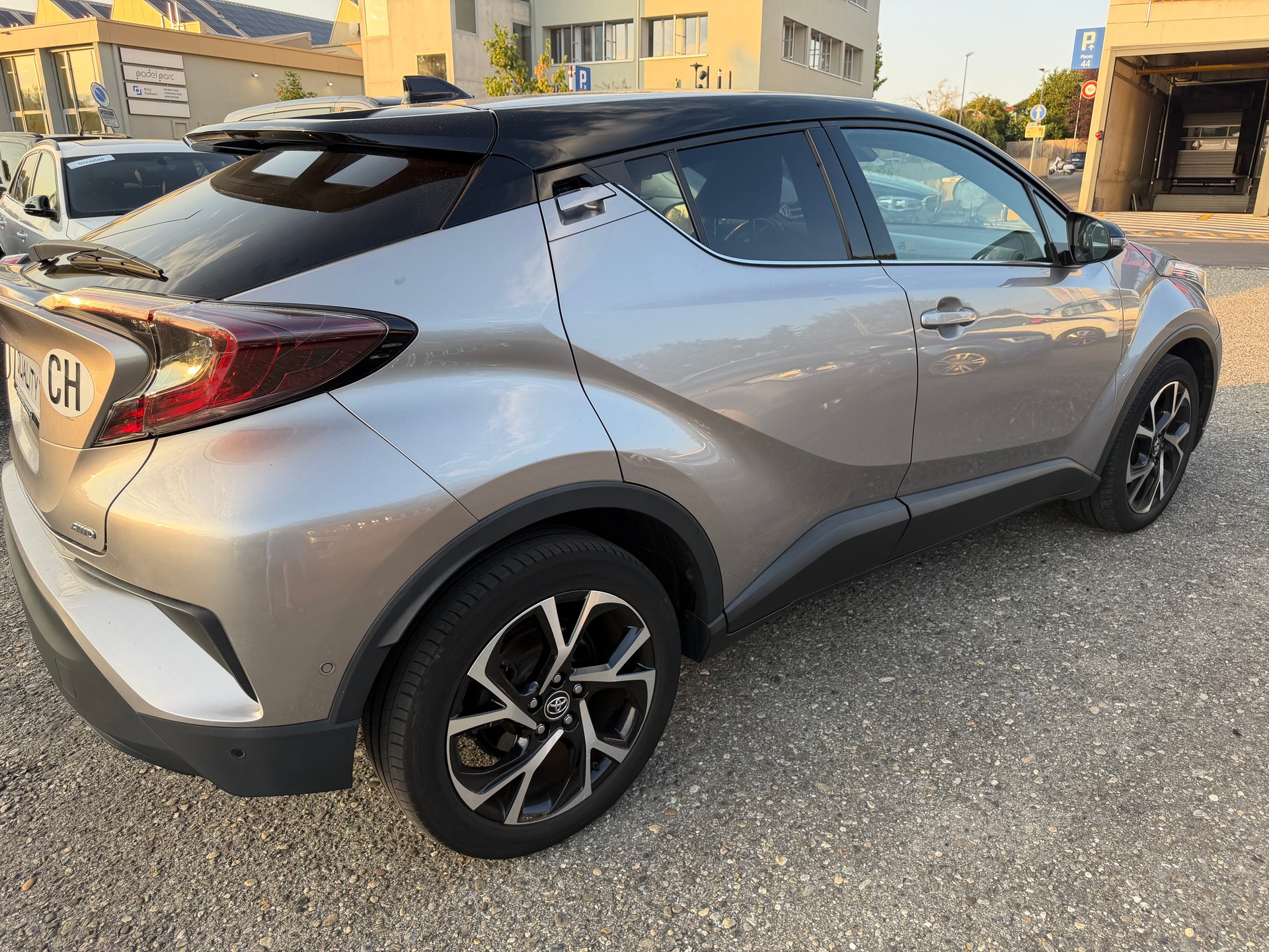 TOYOTA C-HR 1.2 Turbo Style 4WD Multidrive S-image-2