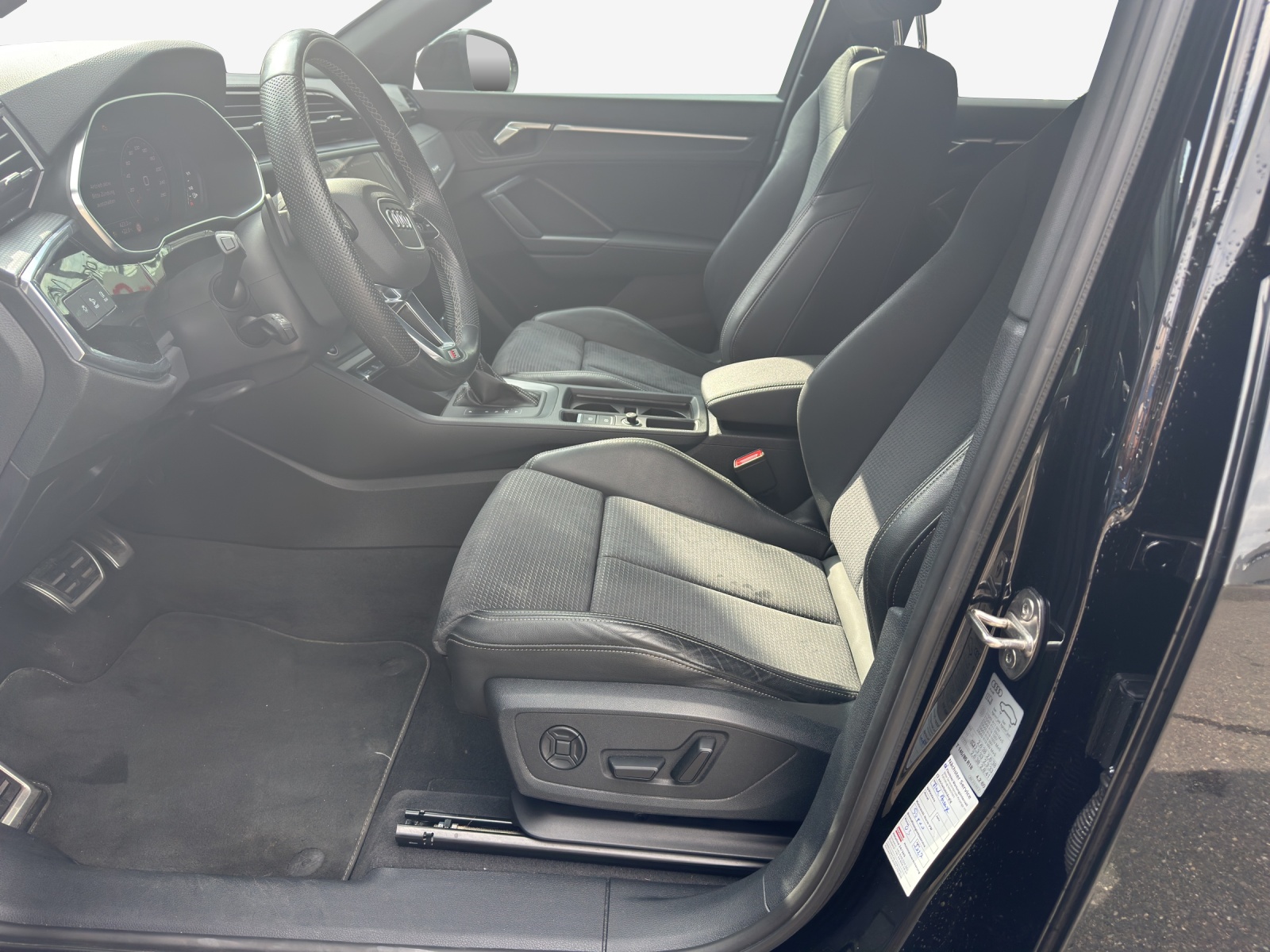 AUDI Q3 Sportback 40 TFSI S line quattro S-tronic-image-7