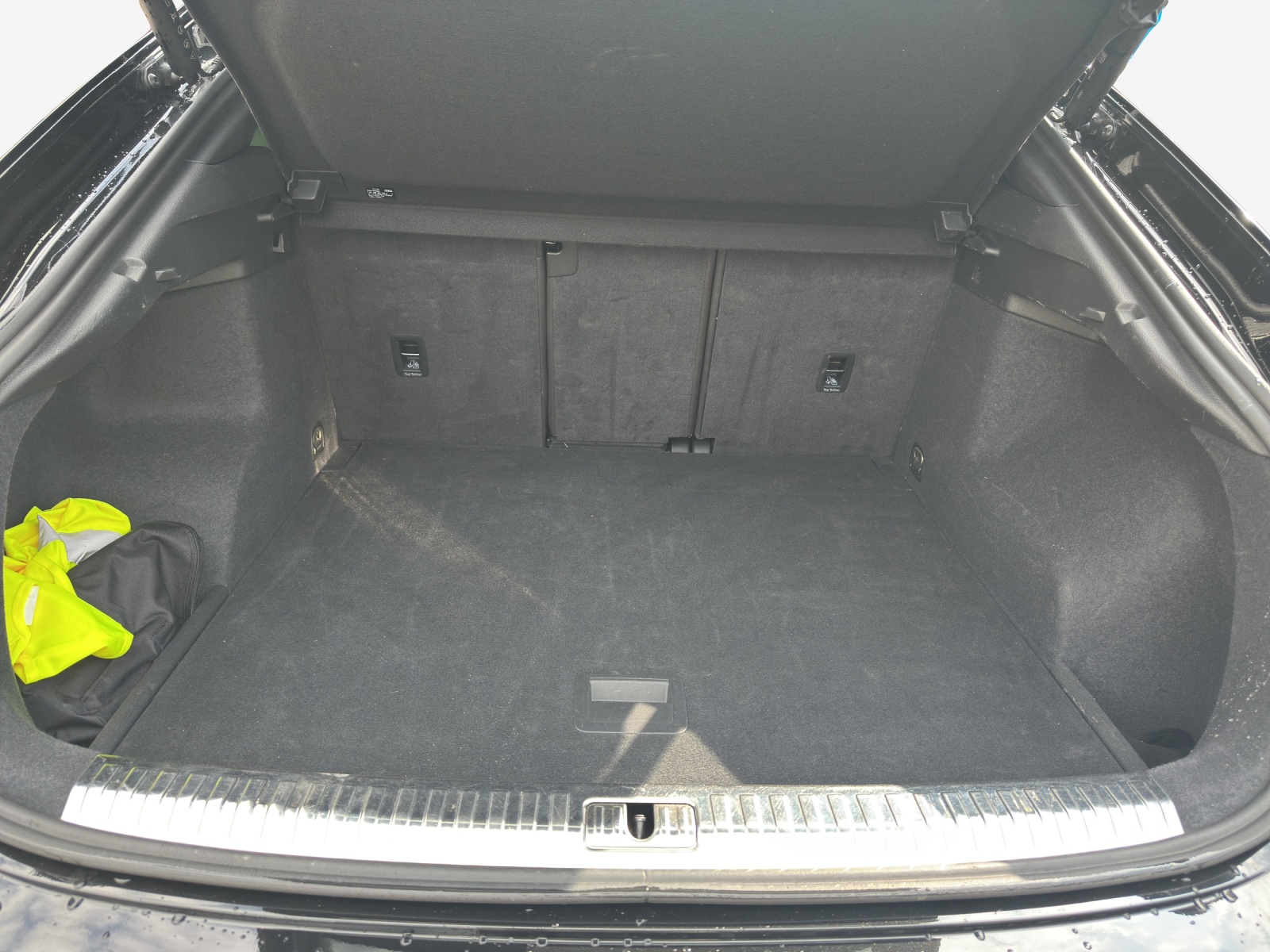 AUDI Q3 Sportback 40 TFSI S line quattro S-tronic-image-12