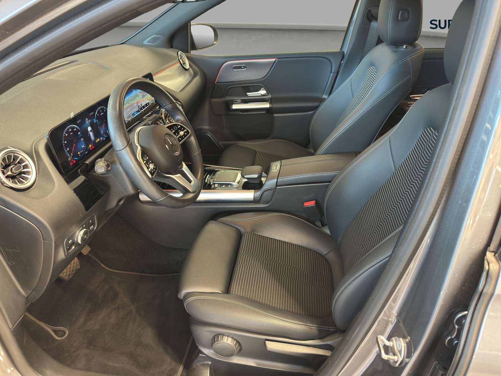 MERCEDES-BENZ B 200 Night Star 7G-DCT-image-7