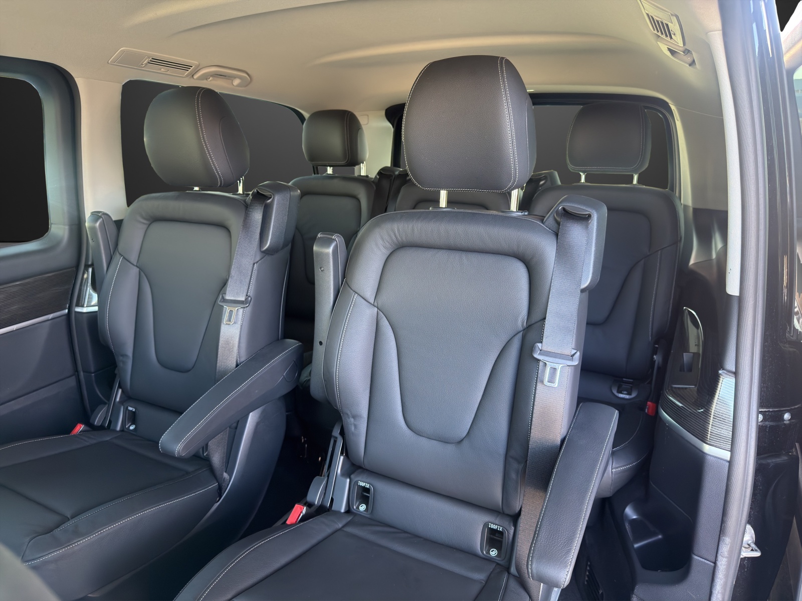 MERCEDES-BENZ EQV 300 Avantgarde lang-image-8