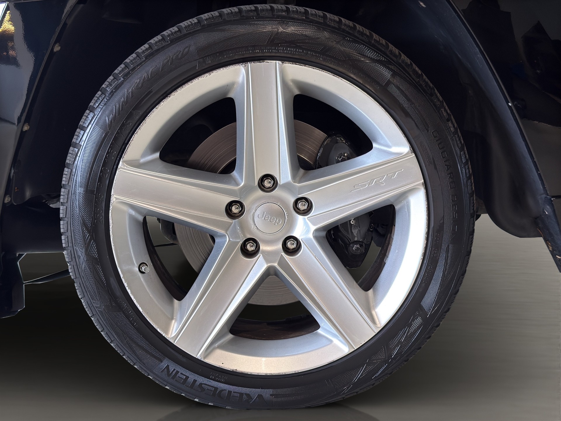 JEEP Grand Cherokee 6.1 HEMI SRT8 Automatic-showroom-element-3