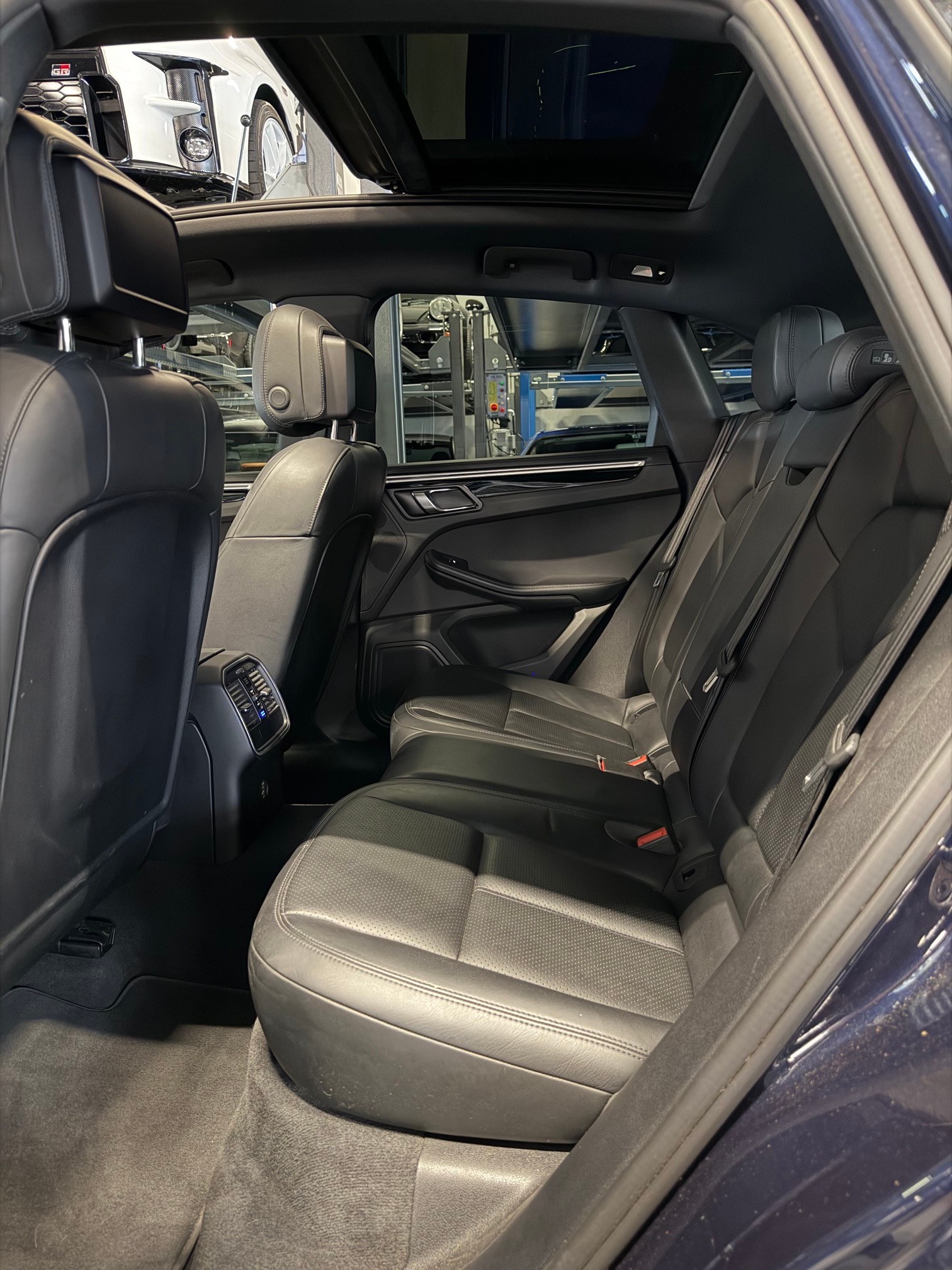 PORSCHE Macan S PDK *CH VHC*-image-9