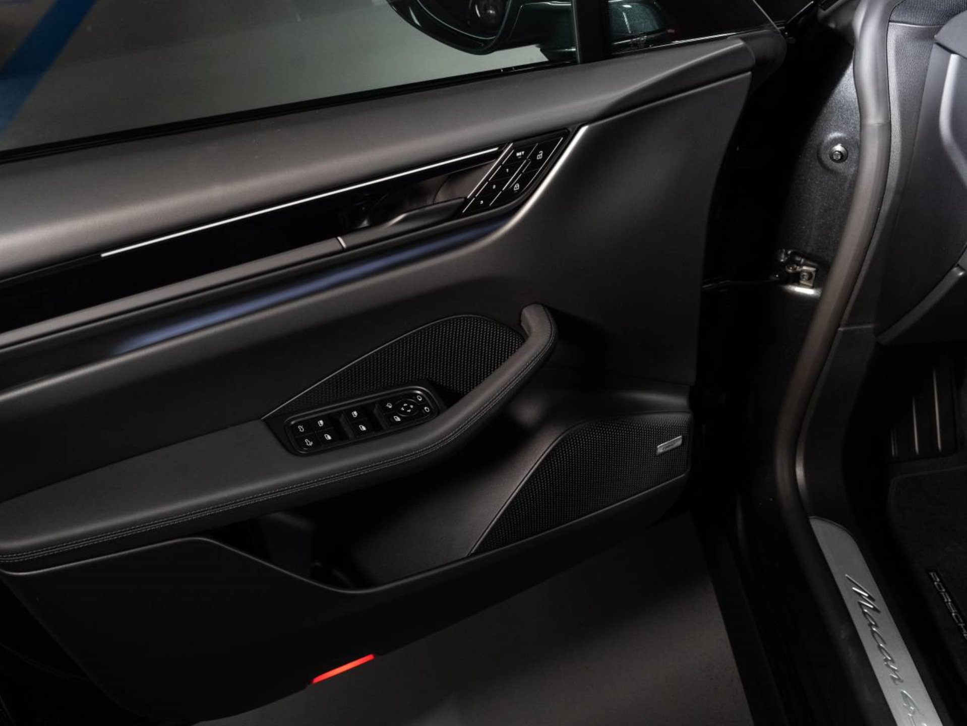 PORSCHE Macan 4S-image-15