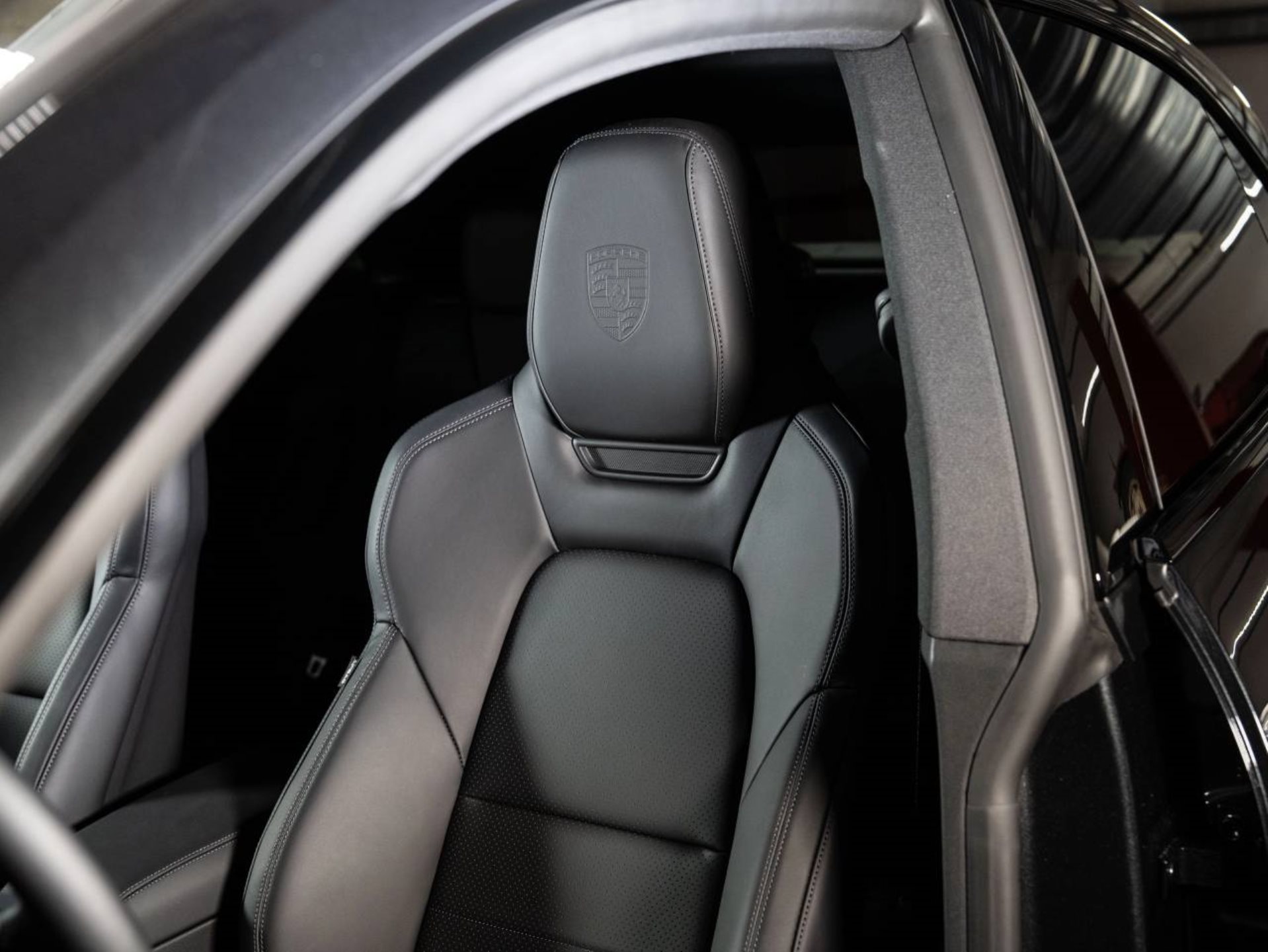 PORSCHE Macan 4S-image-4