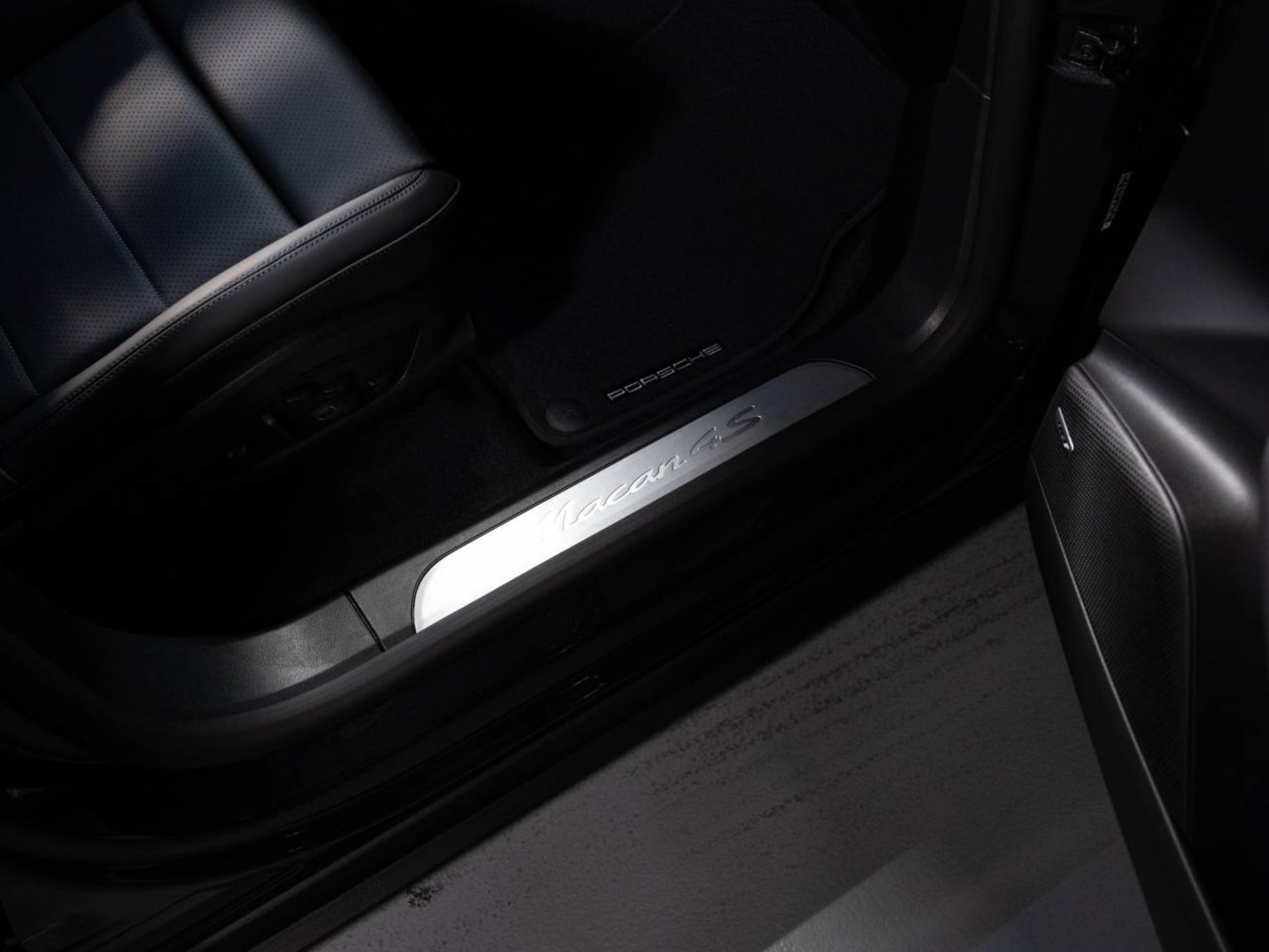 PORSCHE Macan 4S-image-17