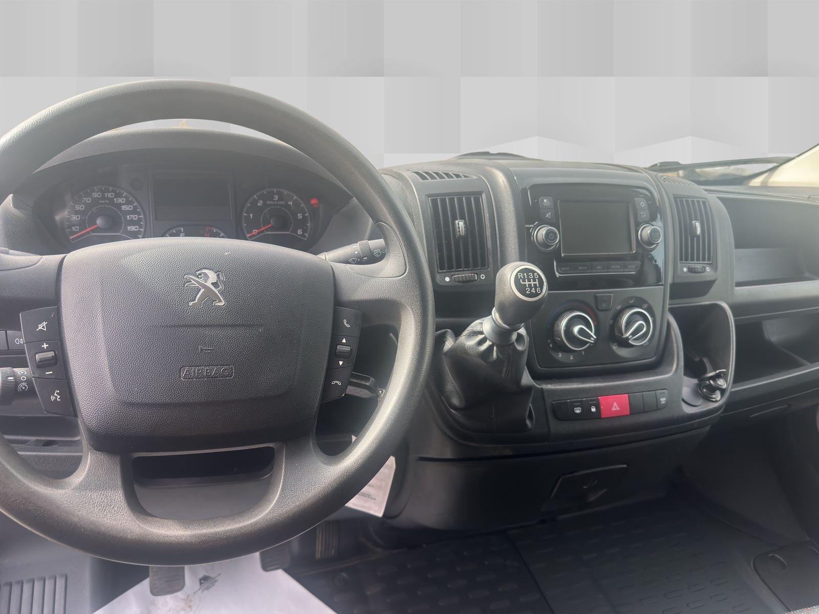PEUGEOT Boxer 2.2 HDI 333 Premium L1H1-image-5
