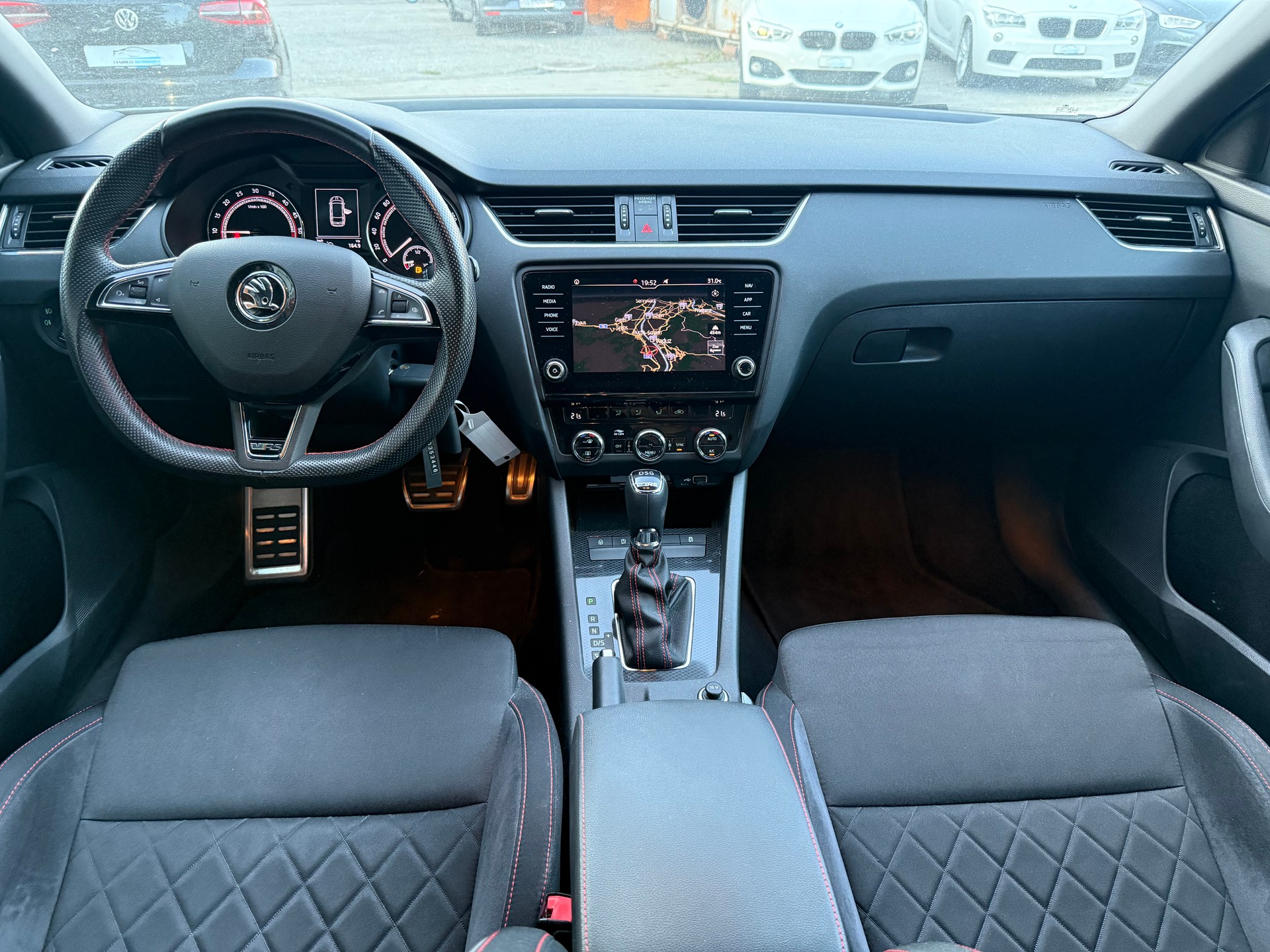 SKODA Octavia Combi 2.0 TDI RS Prag 4x4 DSG-image-11