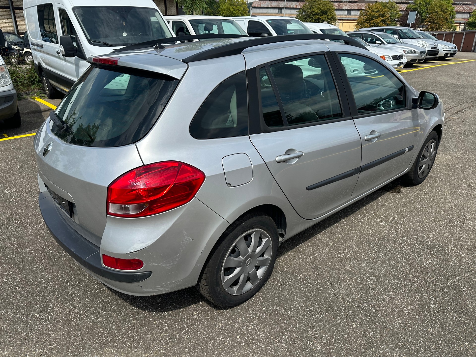 RENAULT Clio Grandtour 1.2 16V Expression-image-3