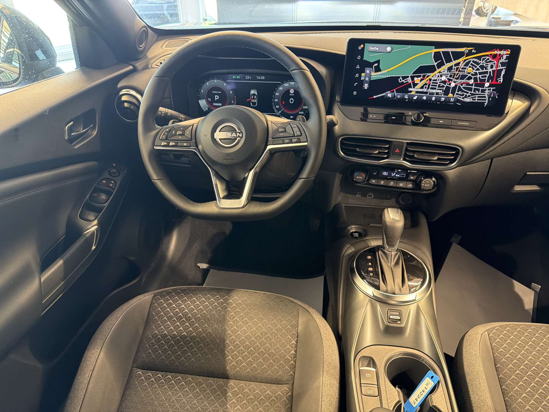NISSAN Juke 1.0 DIG-T N-Connecta DCT-Automat-image-4
